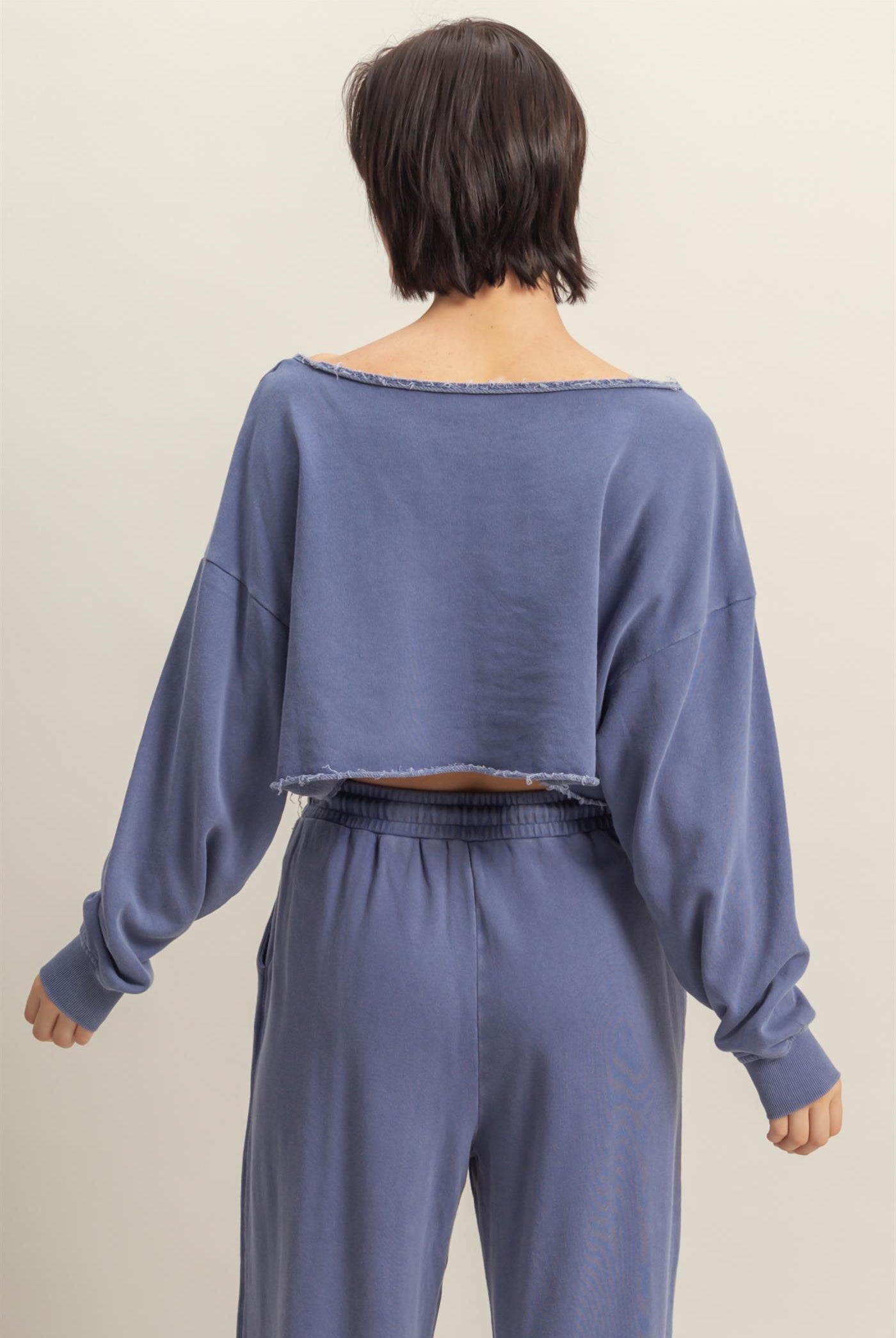 Wholesale Frayed Detail Long Sleeve Crop Top Sweatshirts DZ25A776 DARK NIGHT DOUBLE ZERO