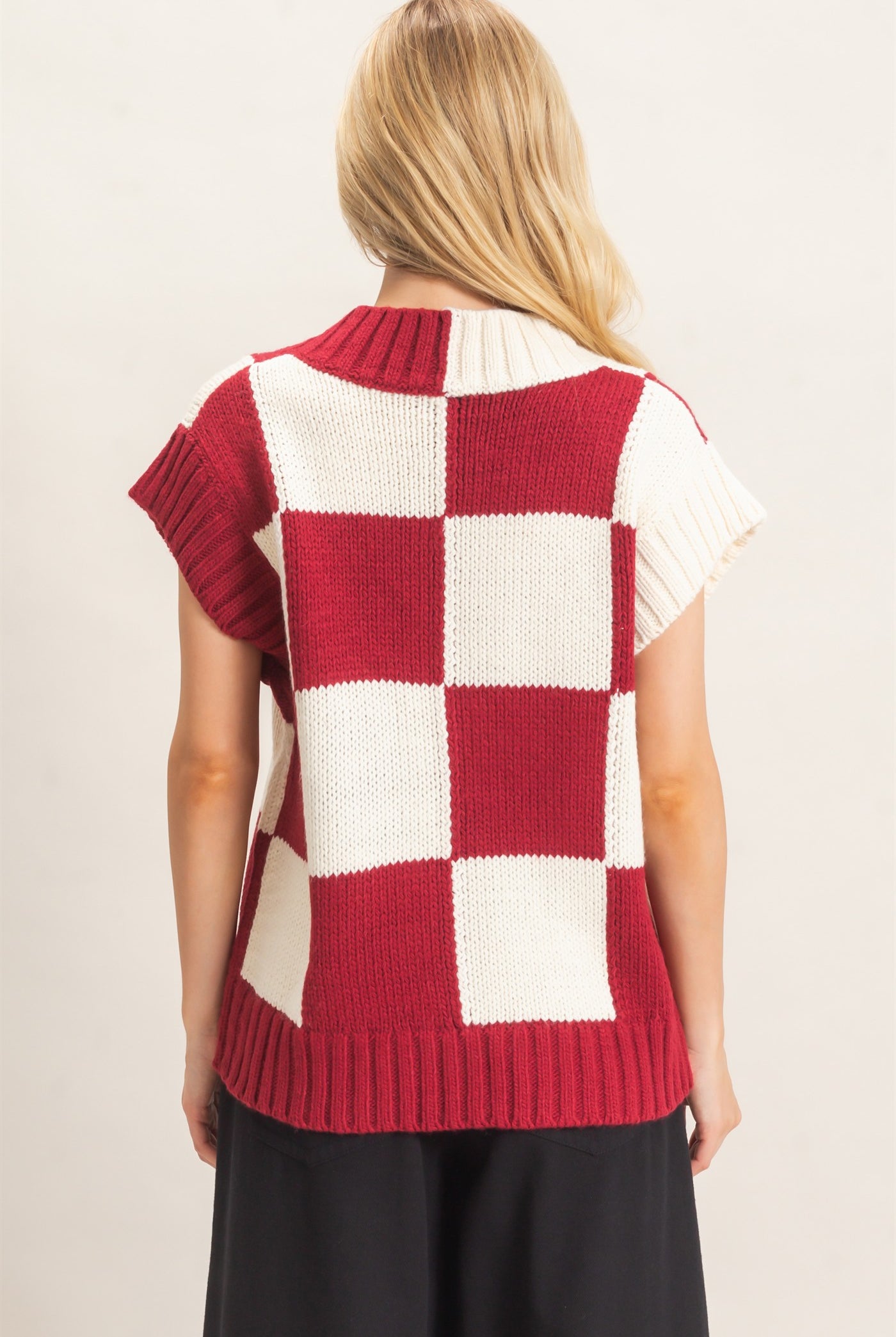 Wholesale Ribbed V-Neck Checkered Sweater Vest Sweaters HF26F180 BURGUNDY HYFVE