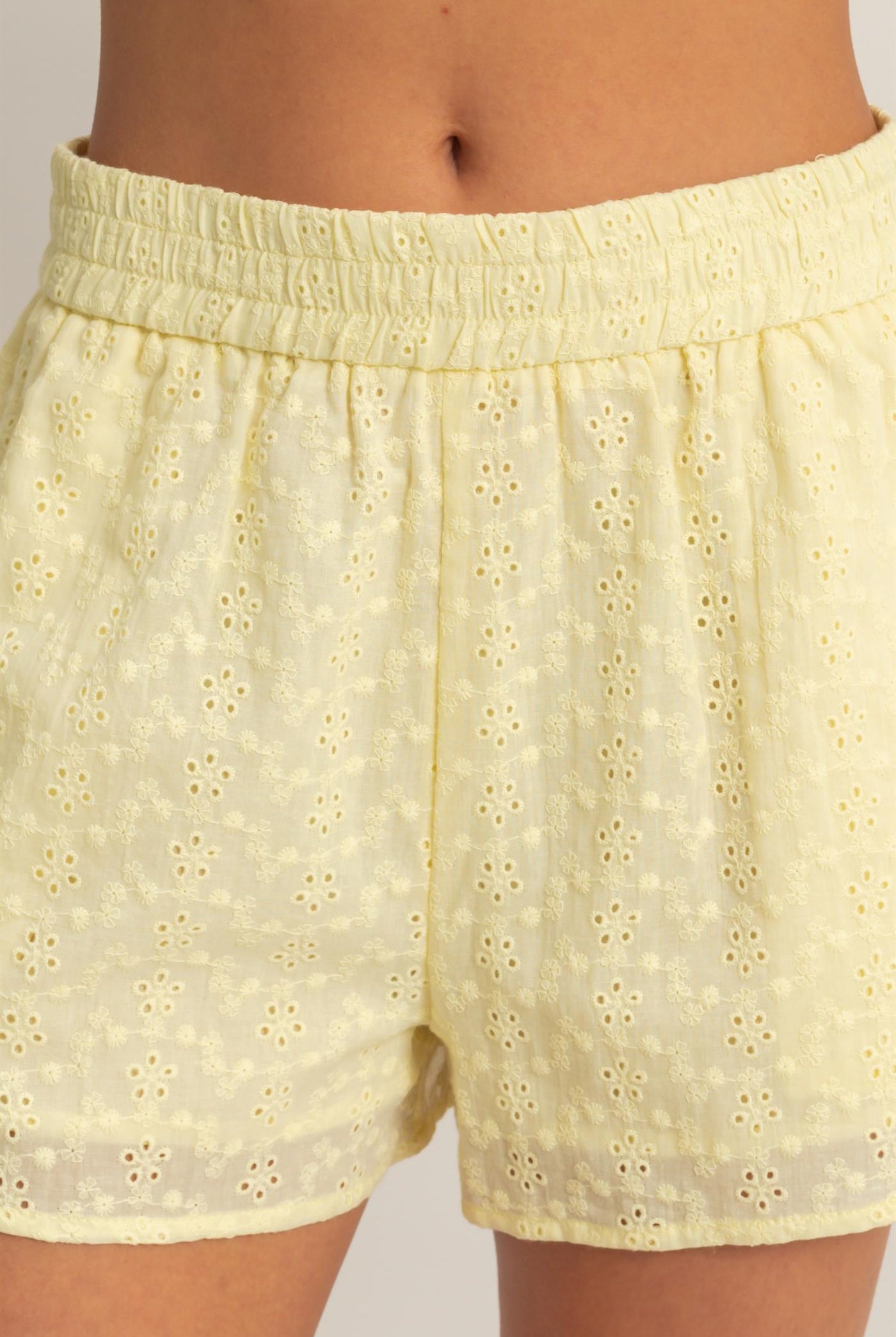 Wholesale Eyelet Elastic Shorts With Pockets Shorts DZ26A782 PALE YELLOW DOUBLE ZERO