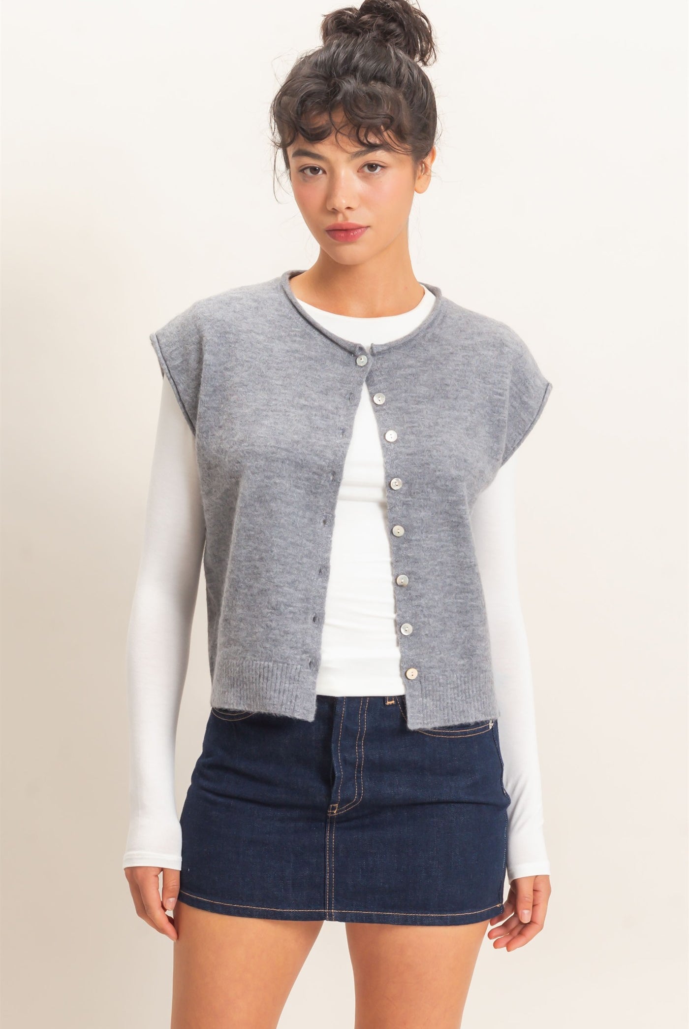 Wholesale Rolled Edge Button Front Sweater Vest Sweaters DZ26E239 HEATHER GRAY DOUBLE ZERO