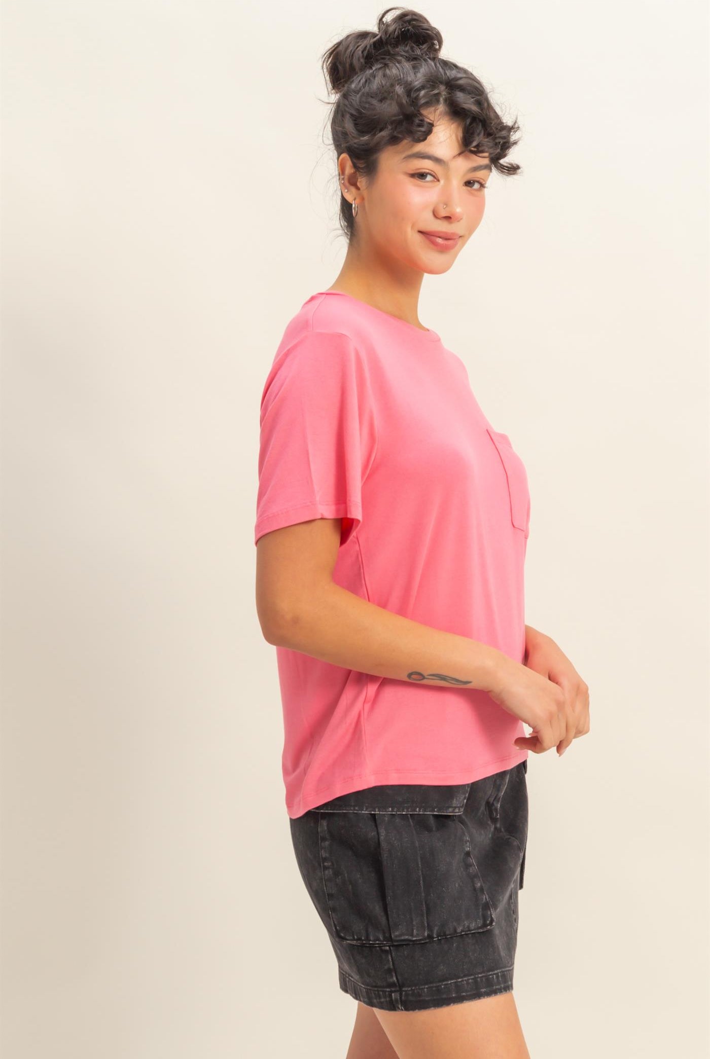 Wholesale Classic Crew Neck Short Sleeve Pocket Top T-Shirts DZ25C922 TAFFY PINK DOUBLE ZERO