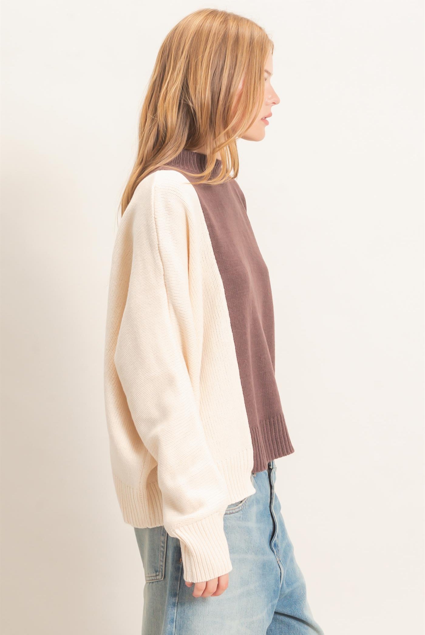 Wholesale Two-Tone Knit Sweater Sweaters HF26F184 BROWN HYFVE