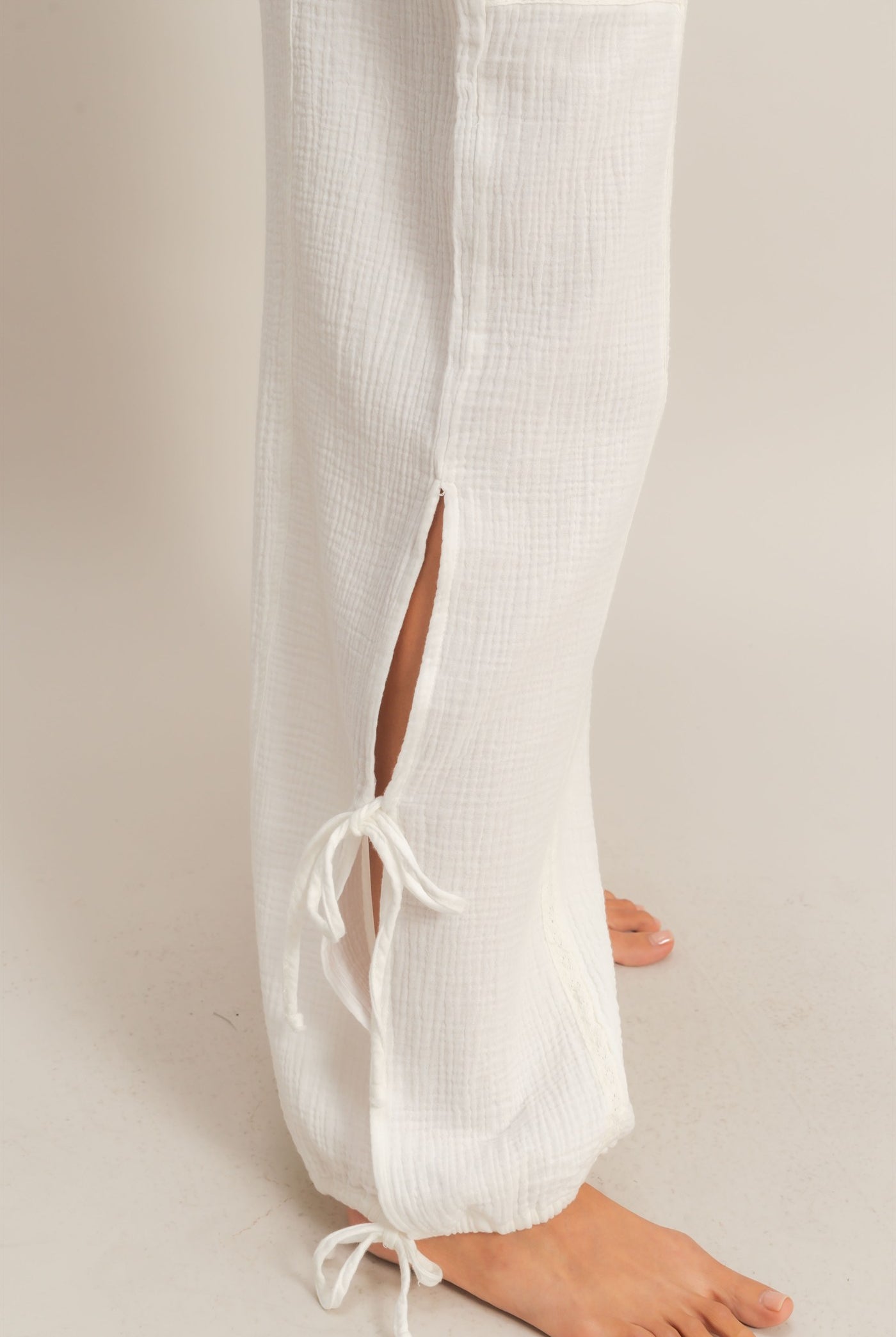 Wholesale Gauze Drawstring Jogger Pants Joggers HF26A822 OFF WHITE HYFVE