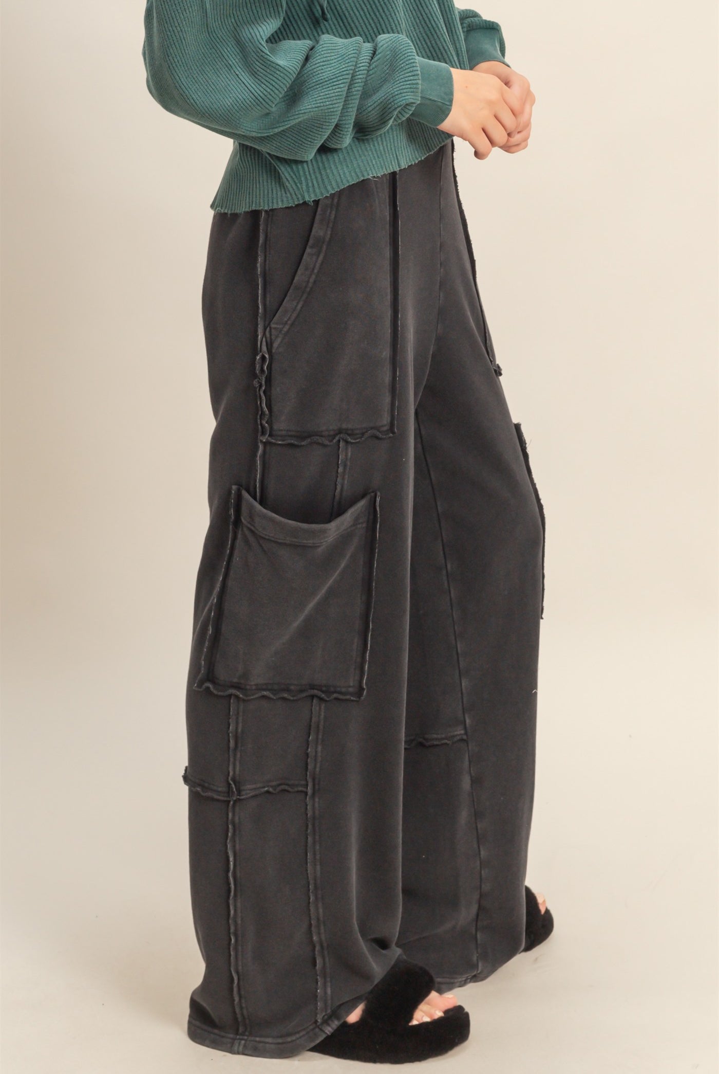 Wholesale Mineral Wash Oversized Utility Sweatpants Sweatpants DZ25C903 BLACK DOUBLE ZERO