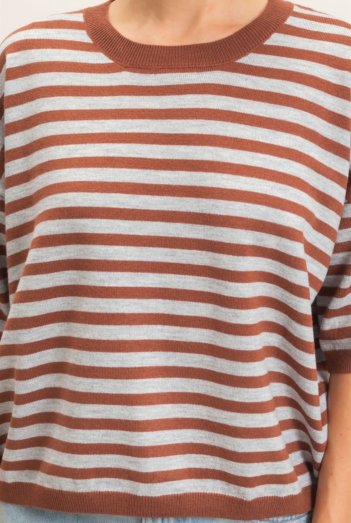 Wholesale Striped Crew Neck Sweater Sweaters HF26E234 BROWN HYFVE