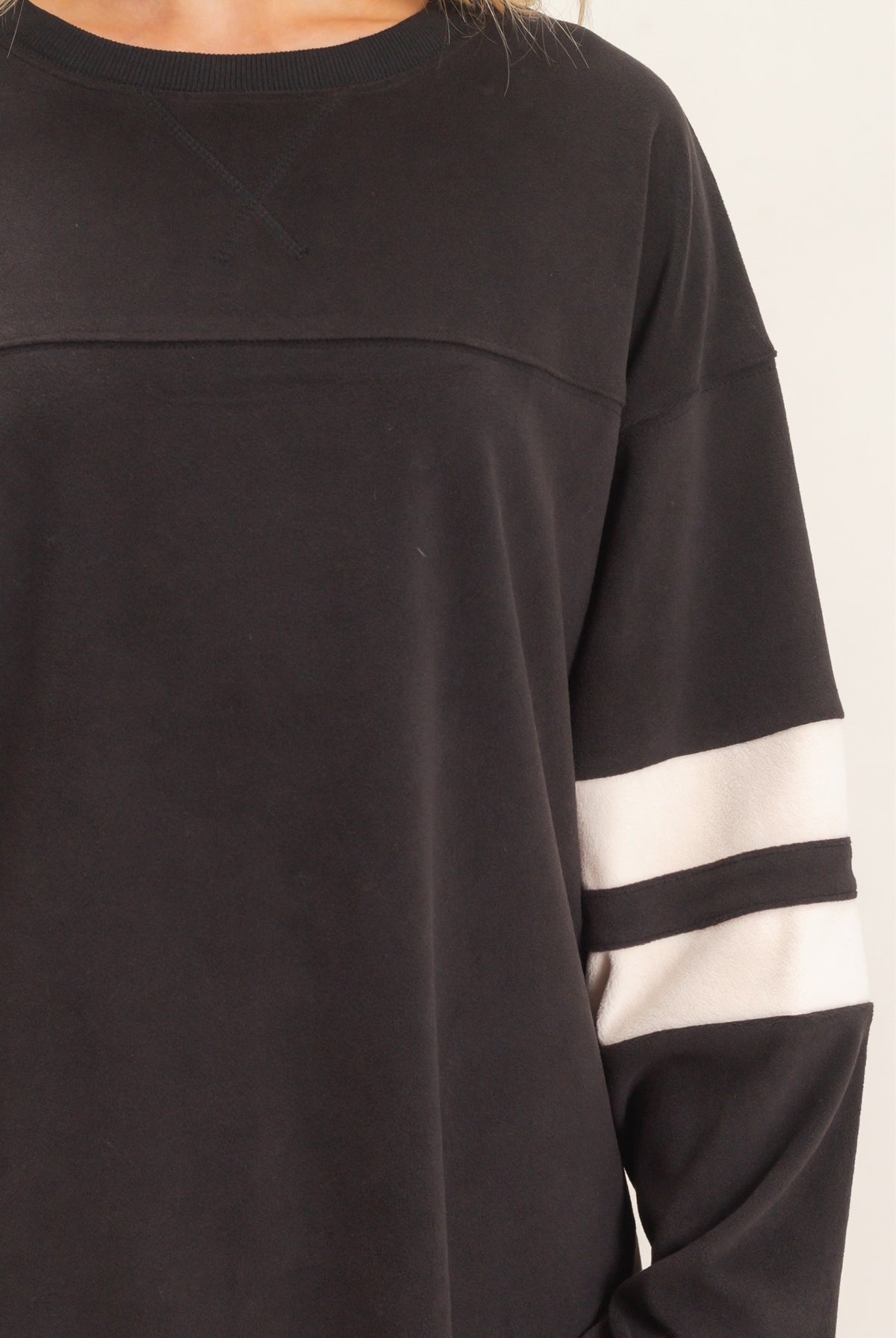 Wholesale Crew Neck Long Sleeve Sweatshirt Sweatshirts HF26E425 BLACK HYFVE