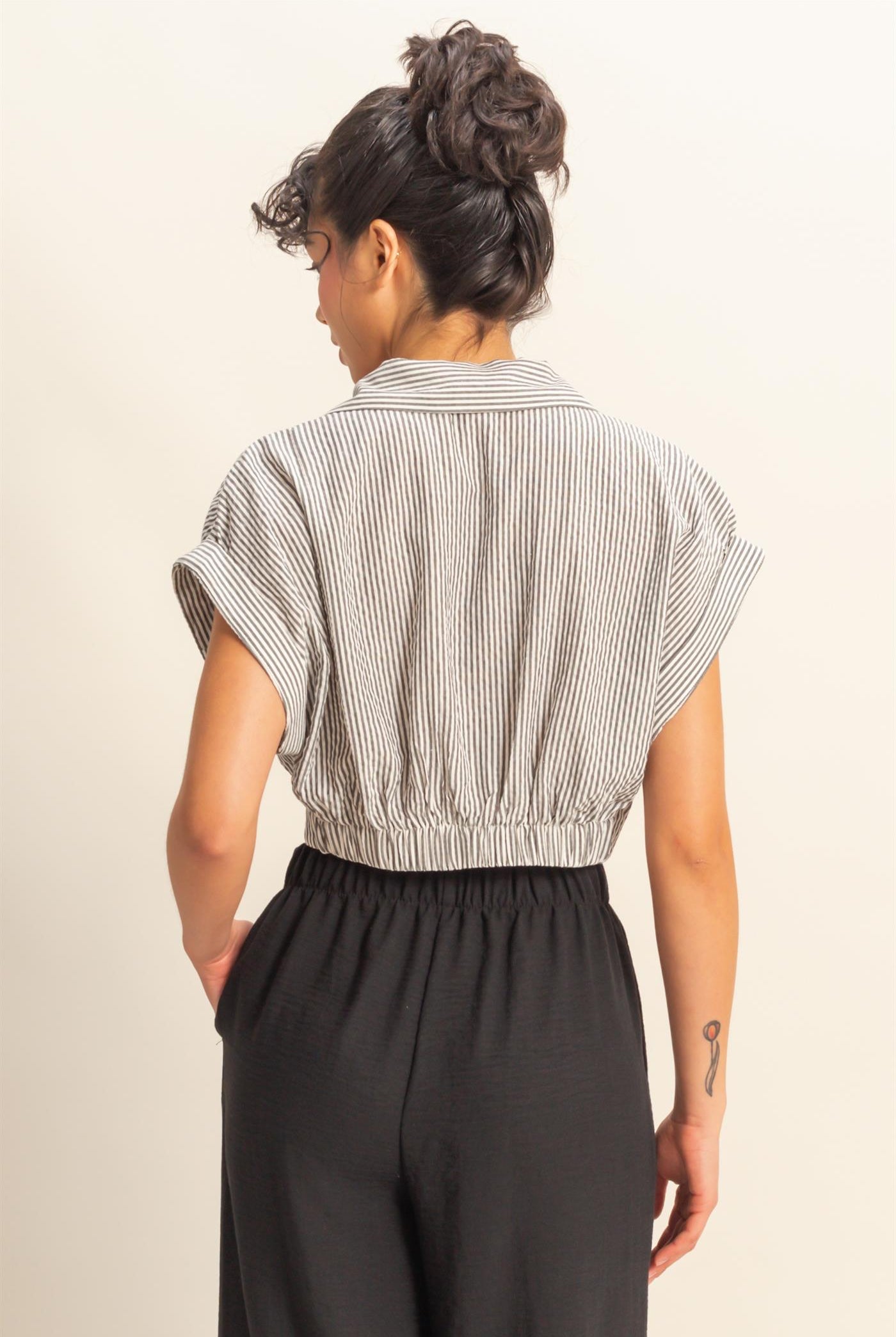 Wholesale Striped Short Sleeve Cropped Top Blouses DZ25C431 BLACK/WHITE DOUBLE ZERO