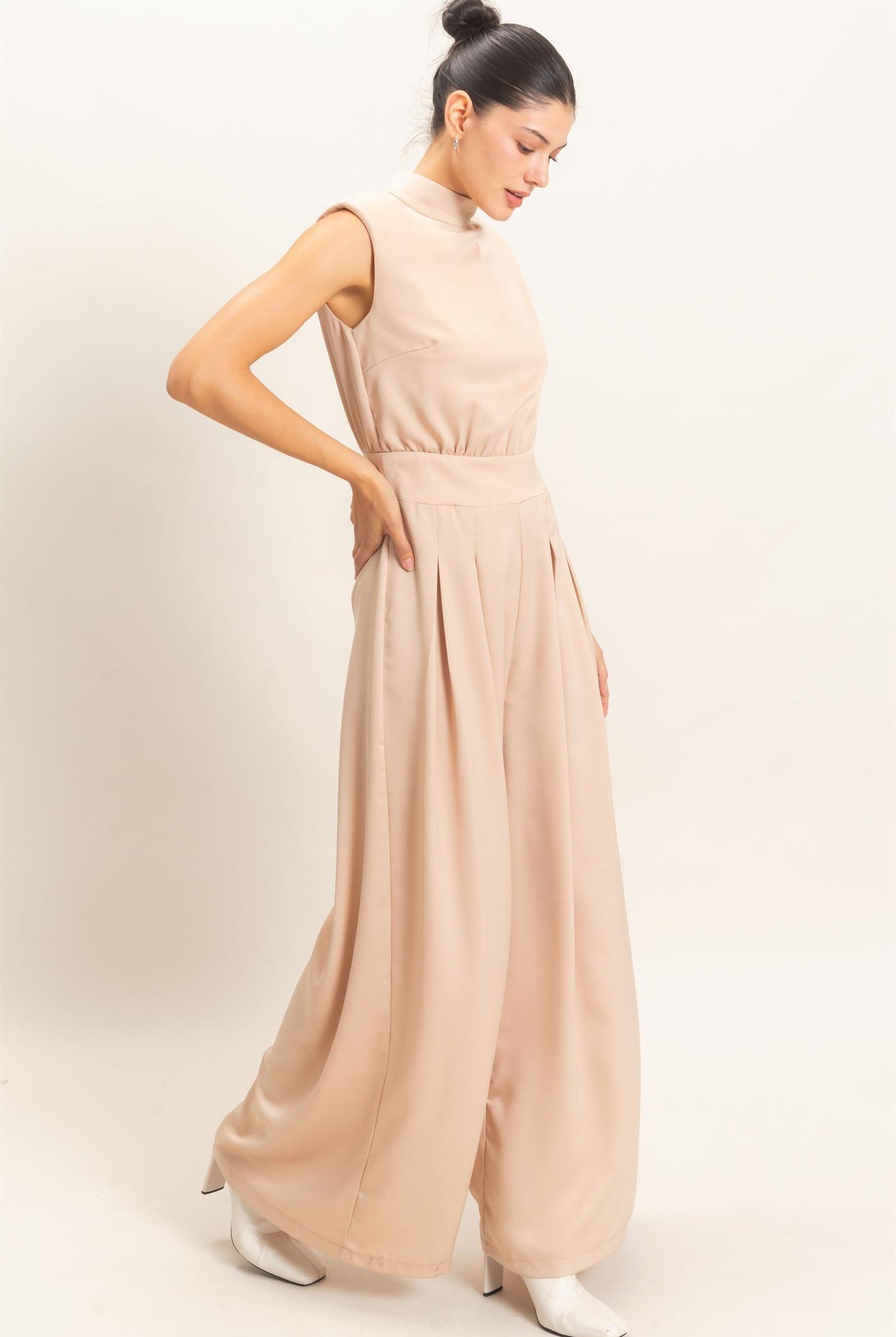 Wholesale Sleeveless Mock Neck Jumpsuit Clothing HF26F209-D CHAMPAGNE HYFVE