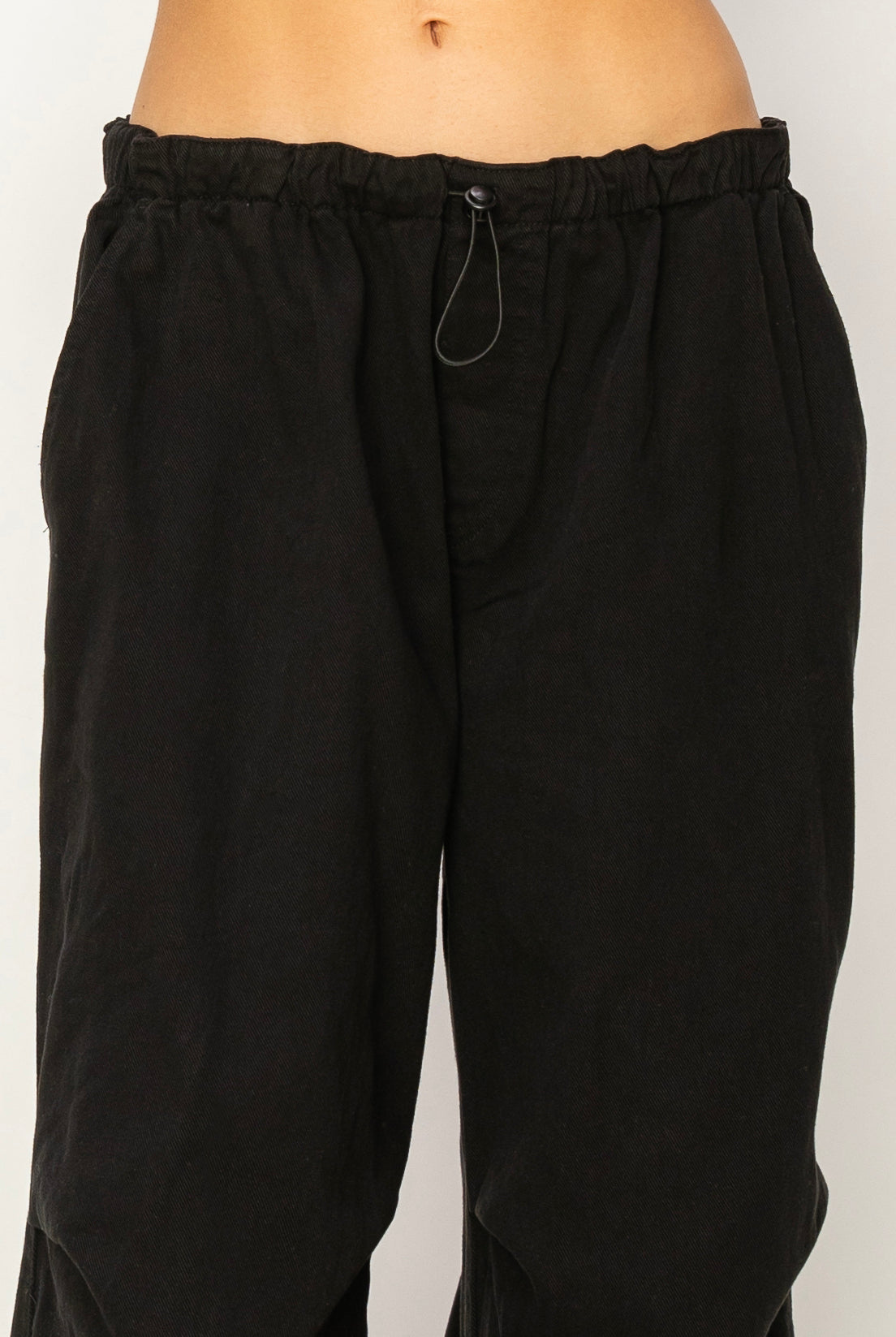 Wholesale Mid Rise Parachute Pants Pants DZ24A518 BLACK DOUBLE ZERO