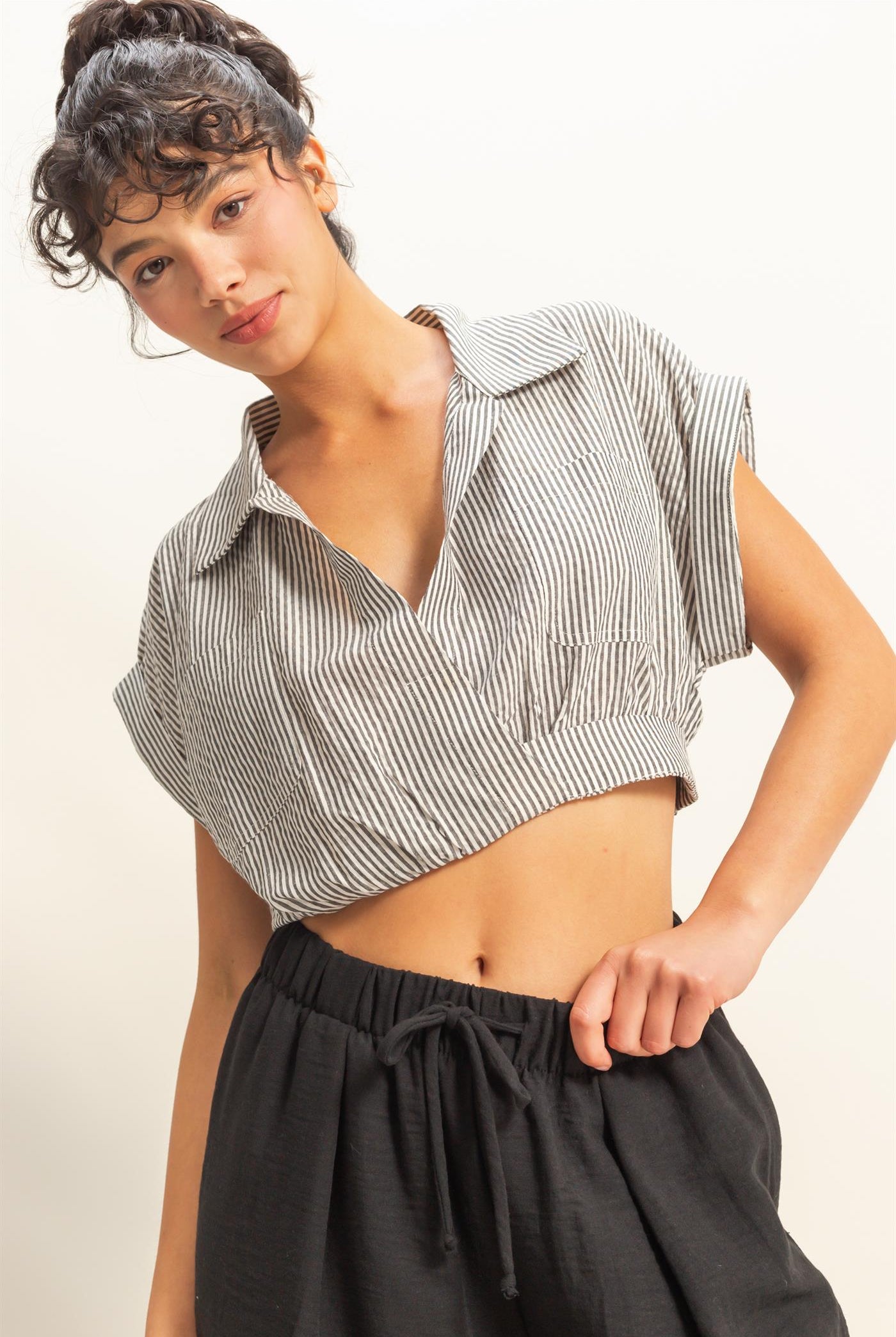 Wholesale Striped Short Sleeve Cropped Top Blouses DZ25C431 BLACK/WHITE DOUBLE ZERO