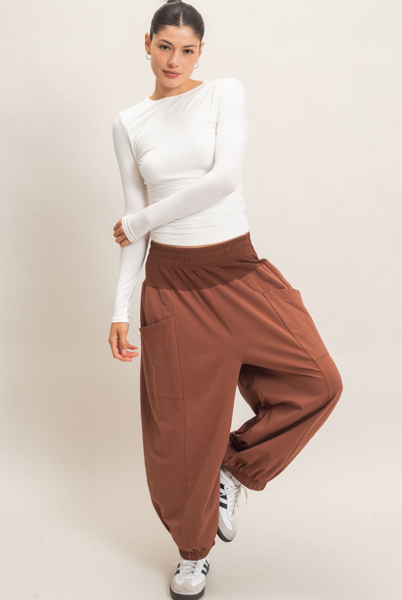 Wholesale Elastic Waistband Jogger Pants Joggers HF26F295 CHOCOLATE HYFVE