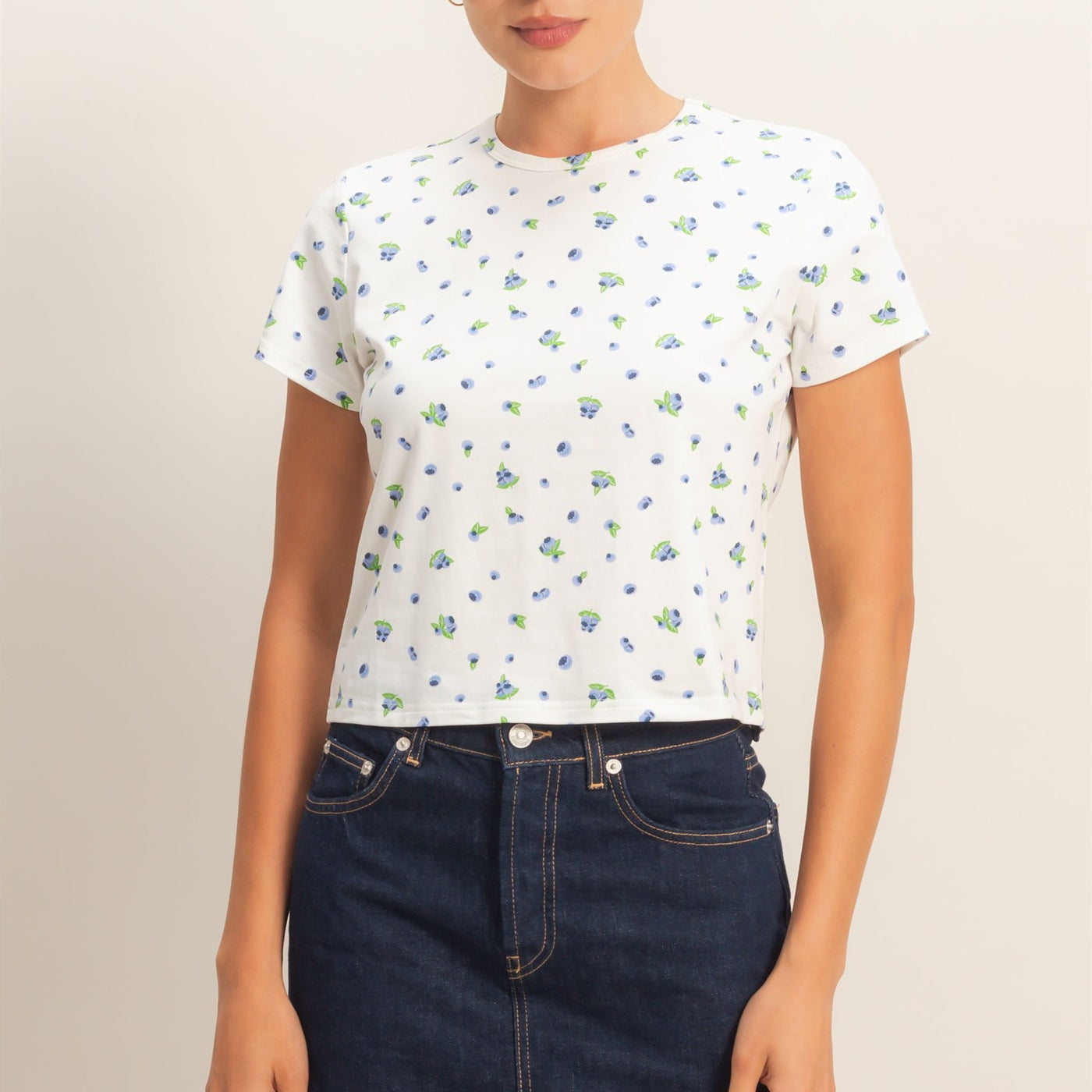 Wholesale Blueberry Print Crew Neck Tee Clothing Tops HF26C787 OFF WHITE HYFVE