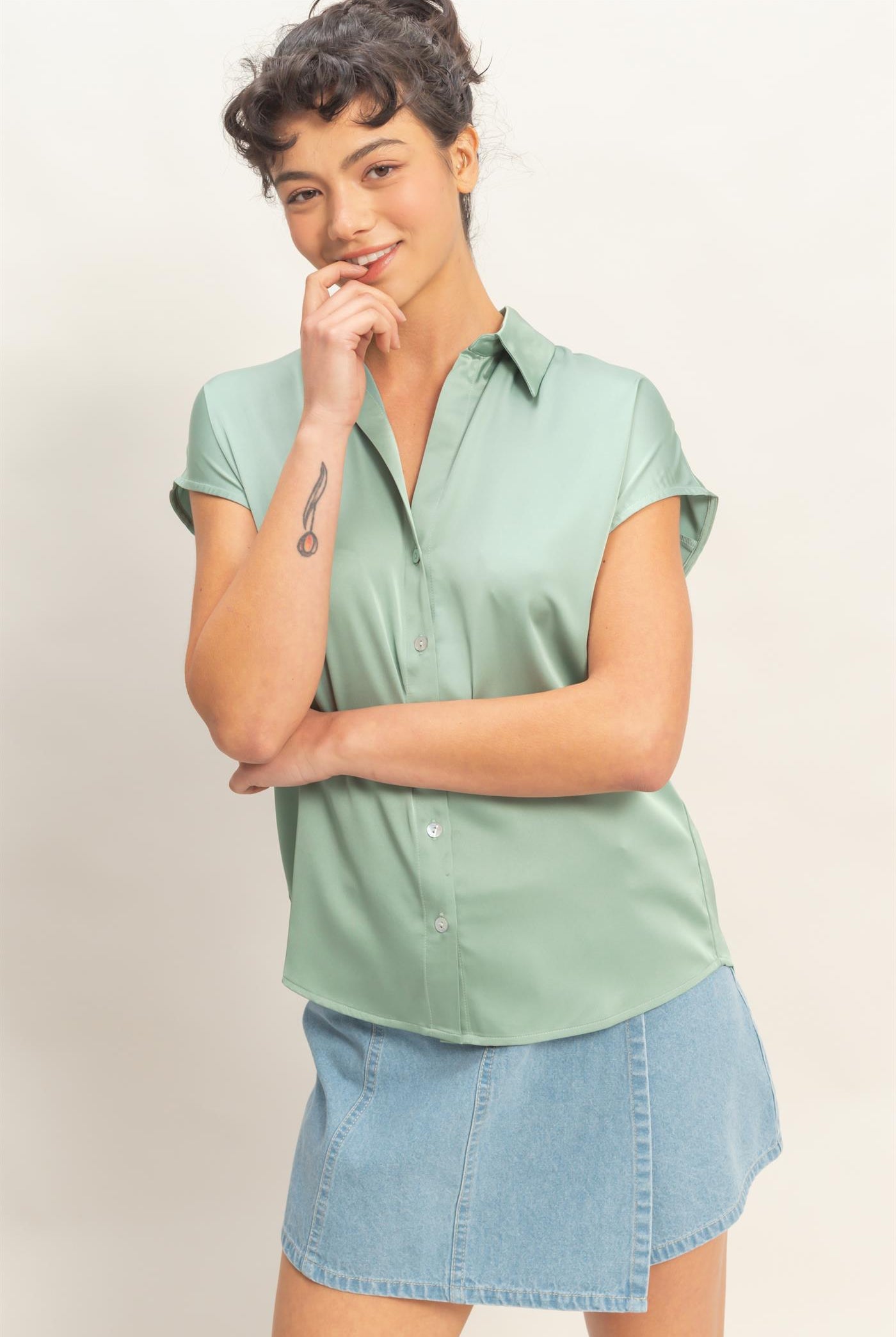 Wholesale Sleeveless Satin Button-Up Blouse Blouses DZ26A726 SAGE GREEN DOUBLE ZERO