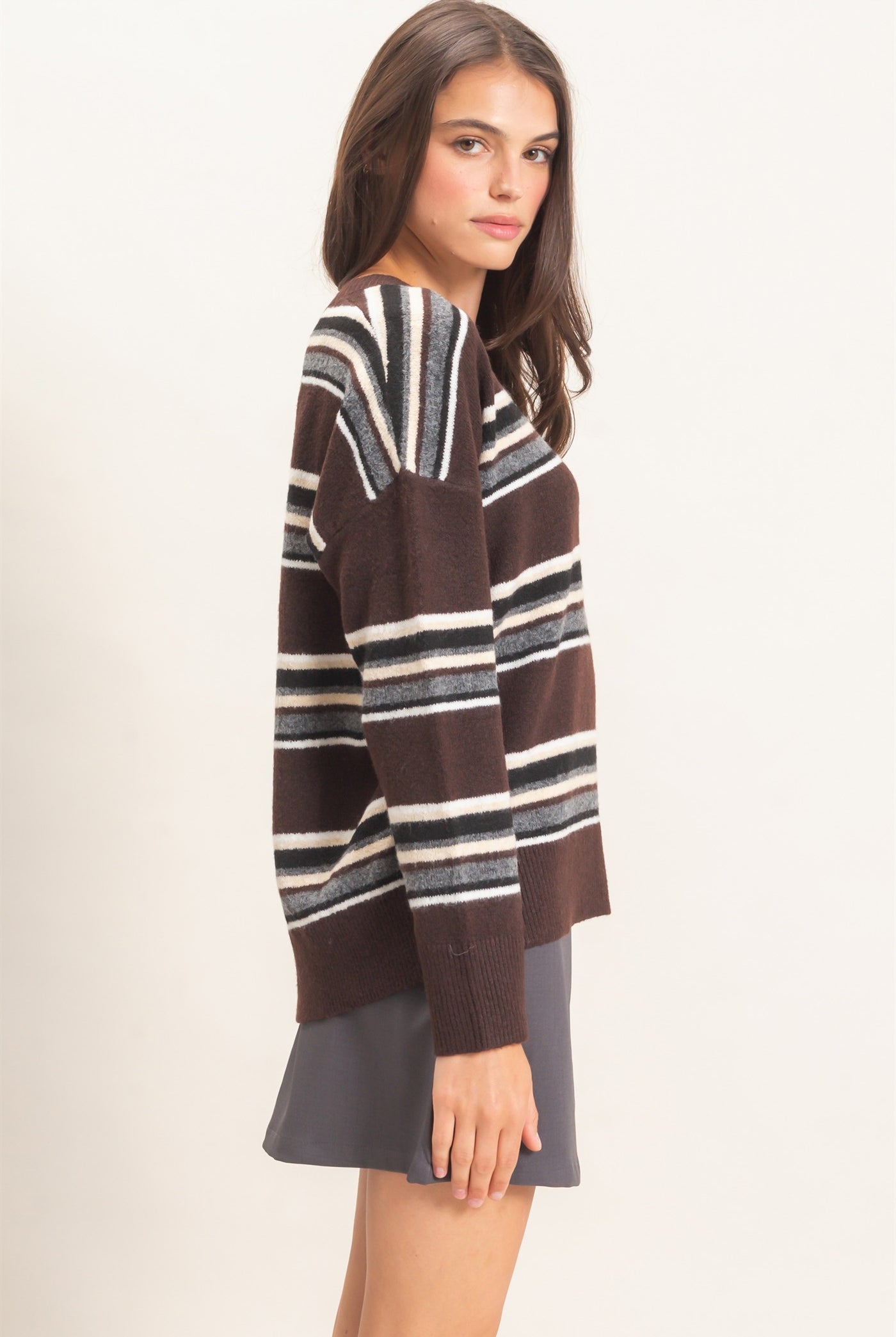 Wholesale V-Neck Striped Sweater Sweaters HF26E476 DARK BROWN HYFVE