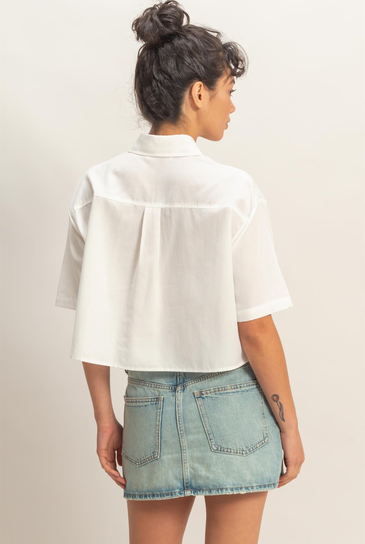 Wholesale Linen Blend Cropped Button-Up Shirt With Pocket Clothing Tops DZ26A583 WHITE DOUBLE ZERO