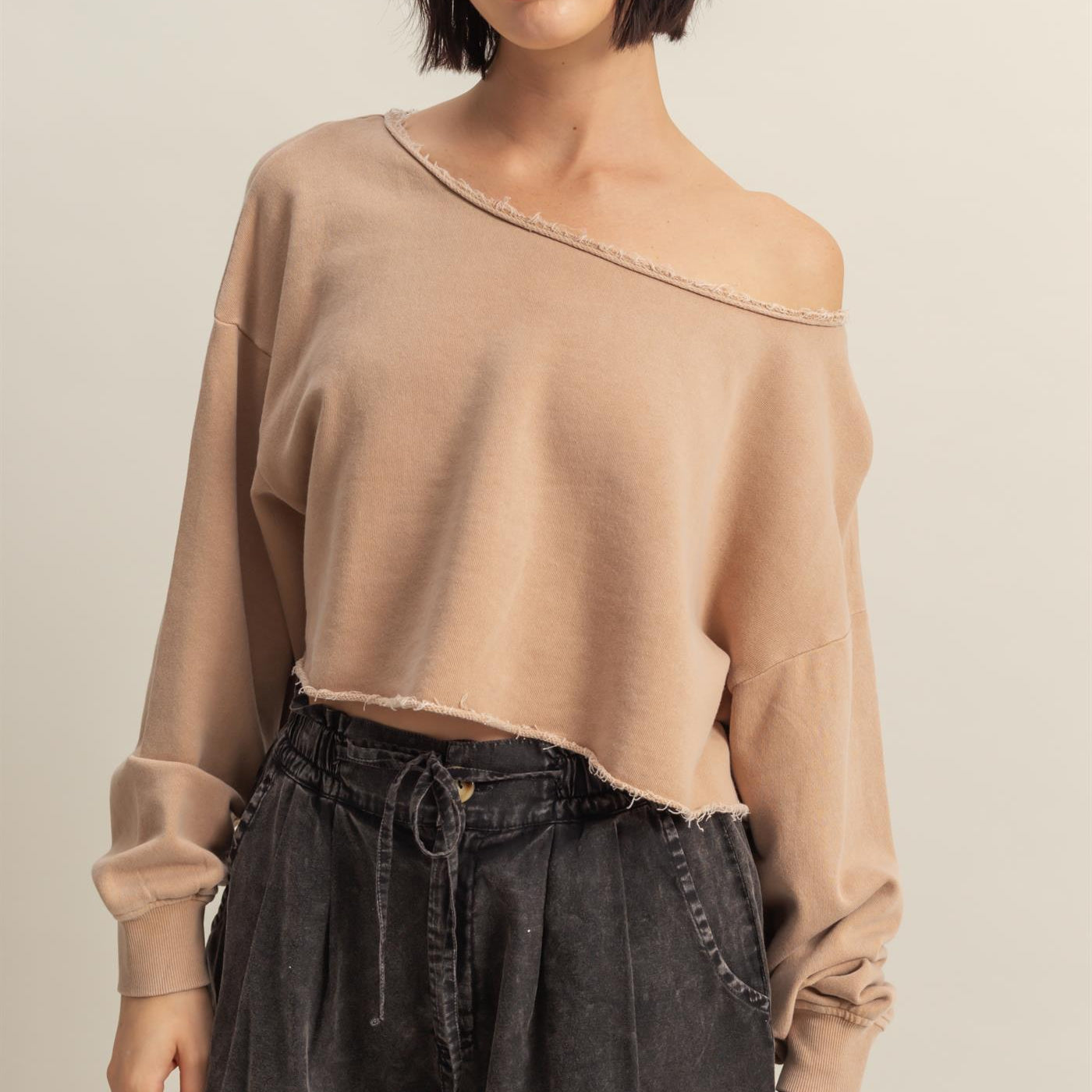 Wholesale Frayed Detail Long Sleeve Crop Top Sweatshirts DZ25A776 DARK TAUPE DOUBLE ZERO
