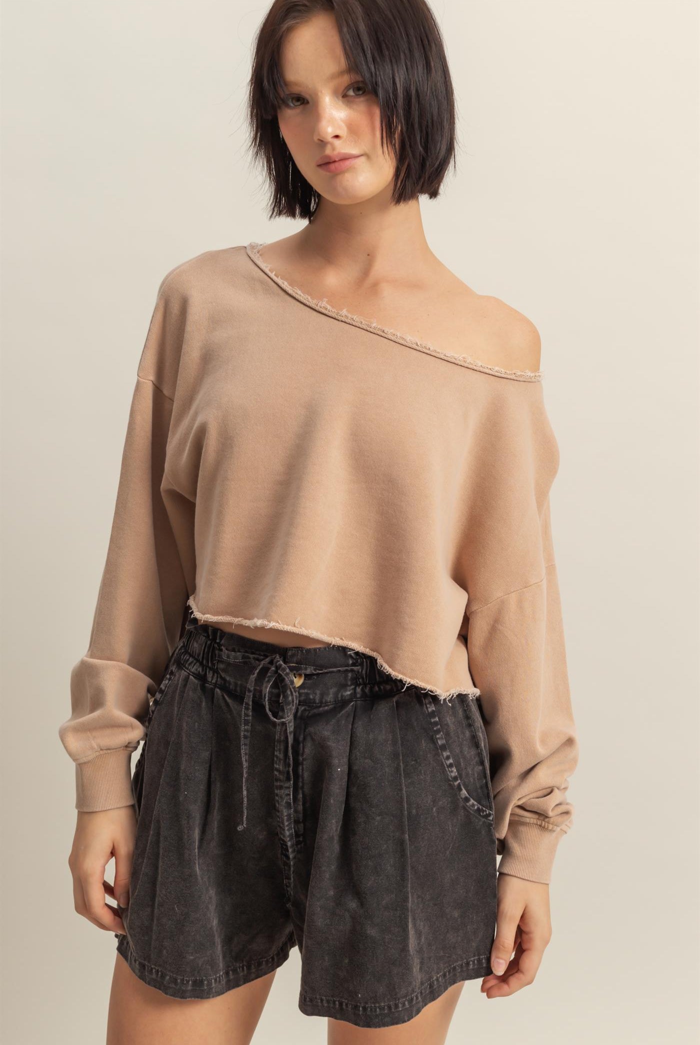 Wholesale Frayed Detail Long Sleeve Crop Top Sweatshirts DZ25A776 DARK TAUPE DOUBLE ZERO