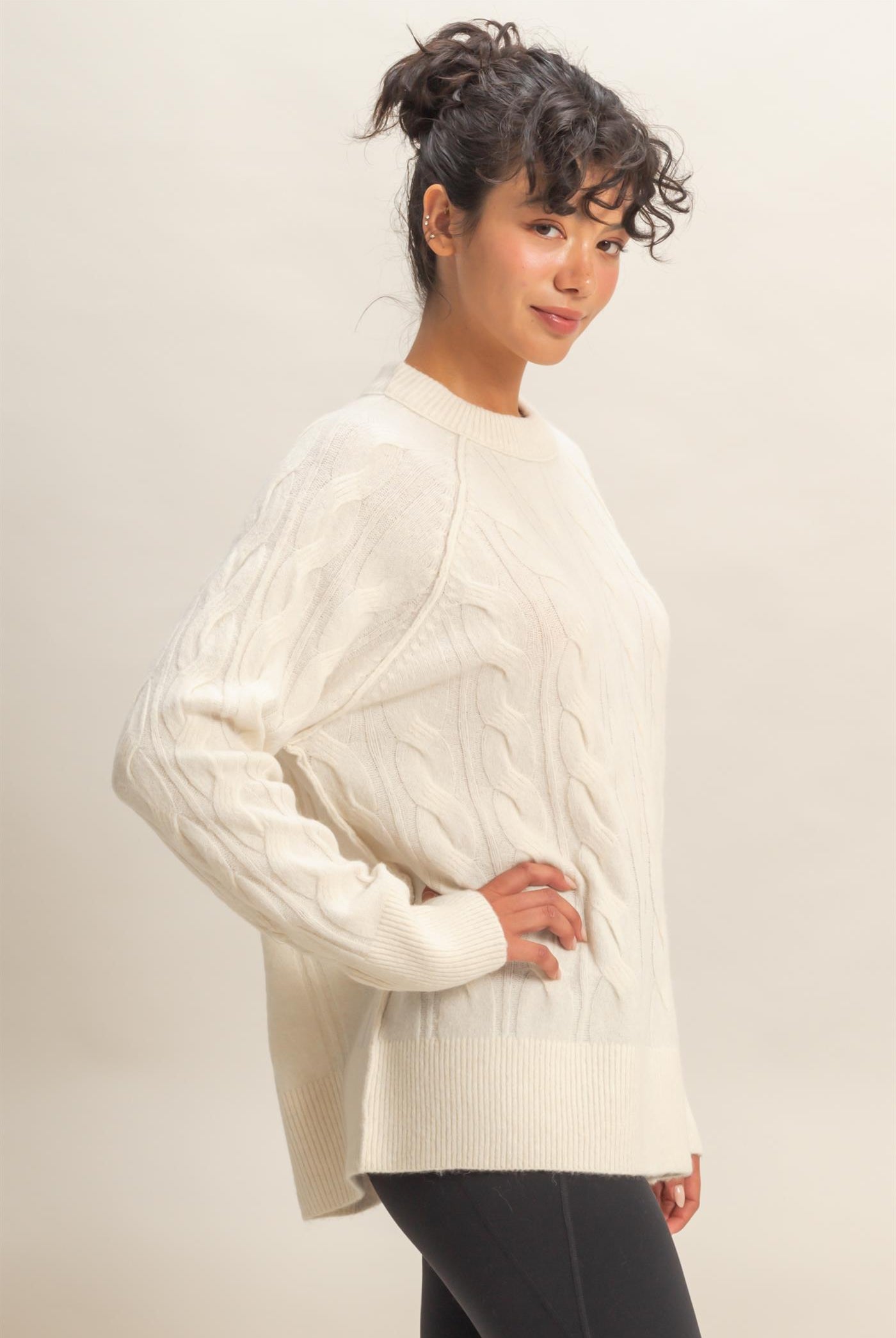 Wholesale Crew Neck Cable Knit Sweater Pullover Sweaters DZ25E957 WHIP CREAM HYFVE