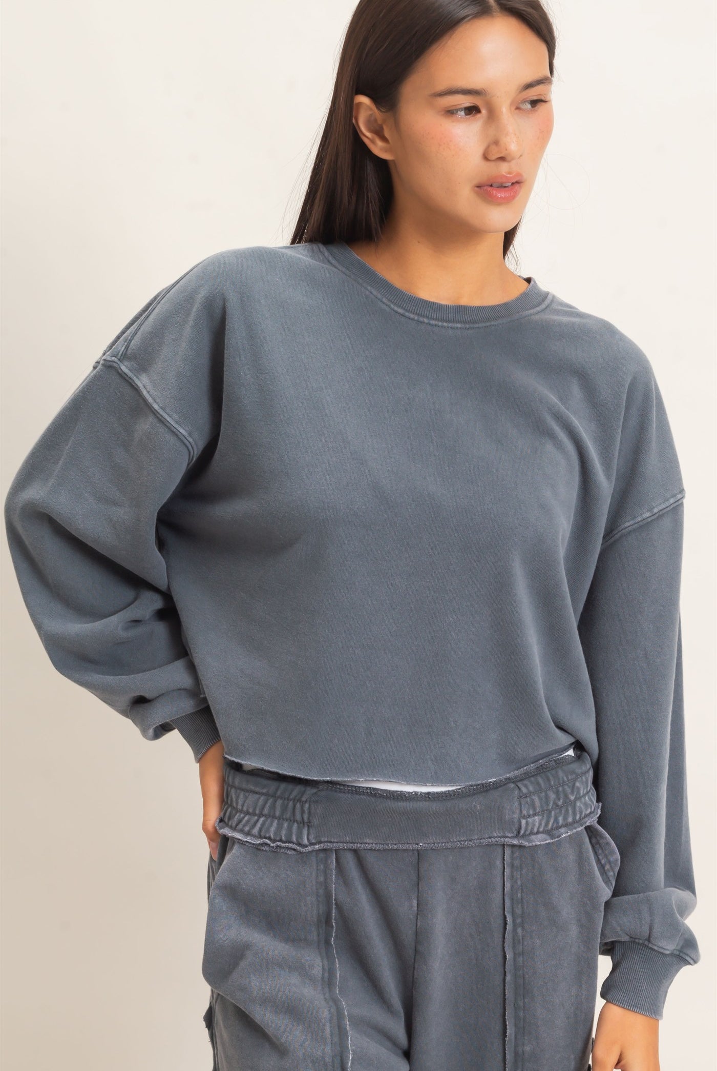 Wholesale Mineral Wash Raw Hem Cropped Sweatshirt Sweatshirts DZ26C968 DARK GRAY DOUBLE ZERO