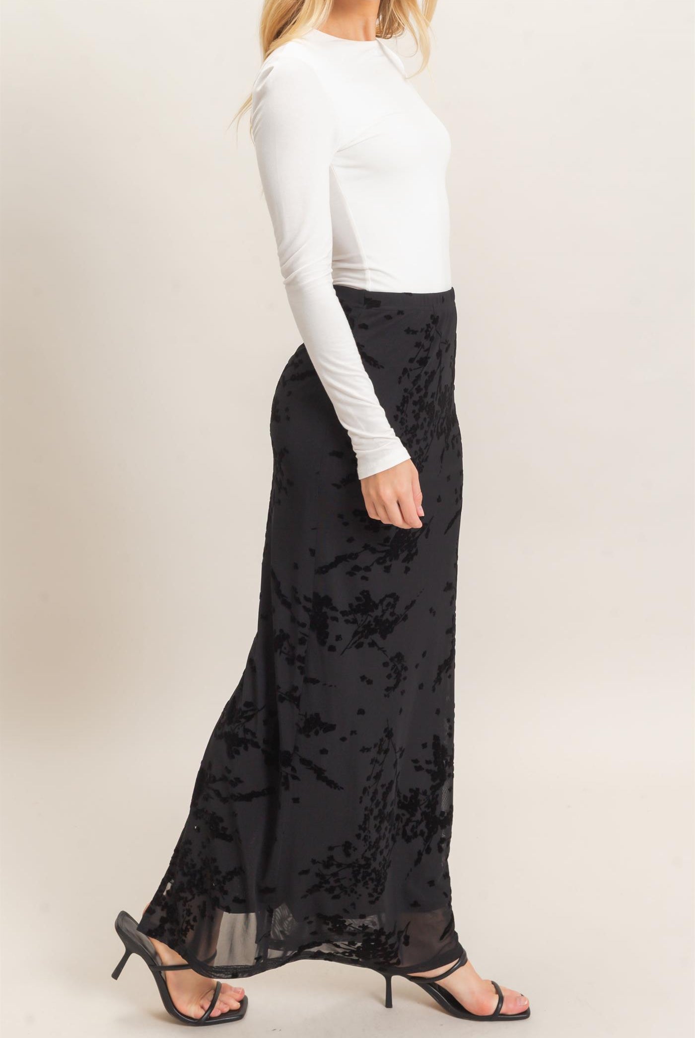 Wholesale Contrast Velvet Print Maxi Skirt Skirts HF26F221 BLACK HYFVE