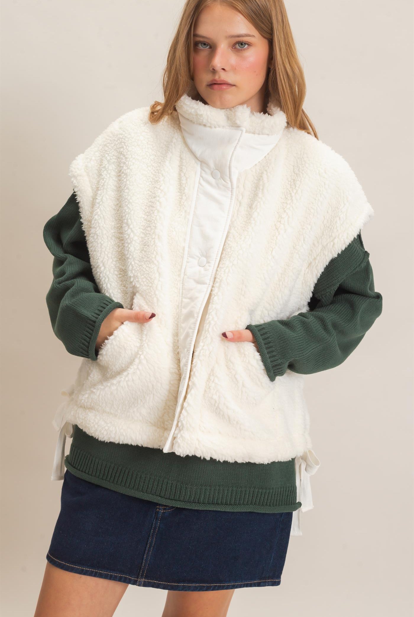 Wholesale Sherpa Vest With Snap Closure Outerwear HF26F131-D WHITE HYFVE
