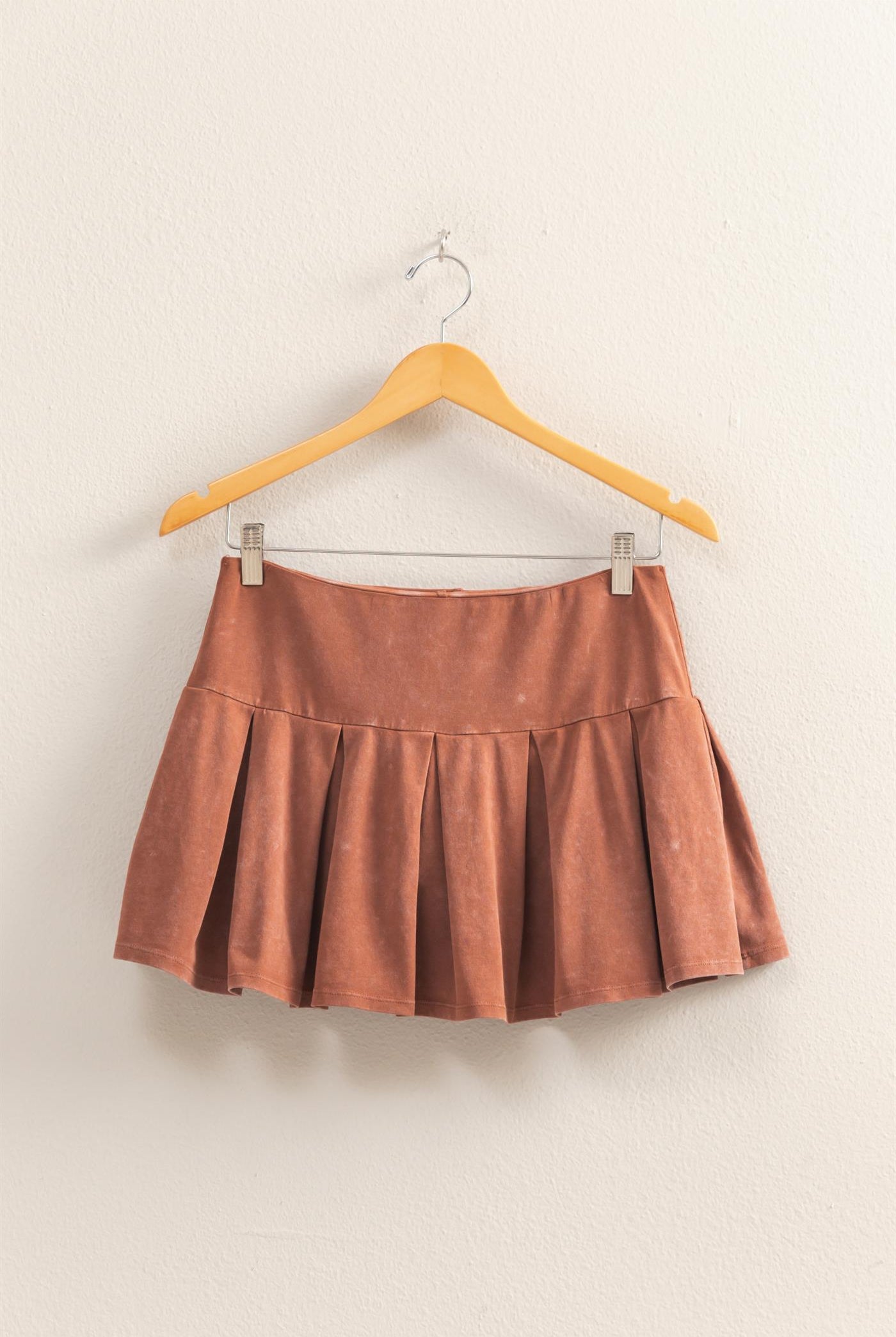 Wholesale Mid Rise Pleated Mini Skort Skorts DZ25A930 CHESTNUT DOUBLE ZERO