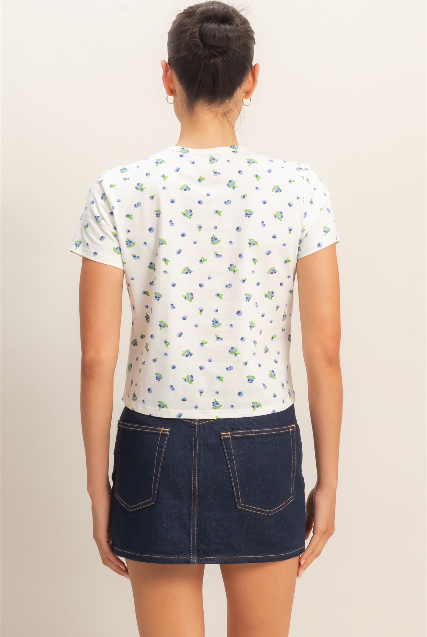 Wholesale Blueberry Print Crew Neck Tee Clothing Tops HF26C787 OFF WHITE HYFVE