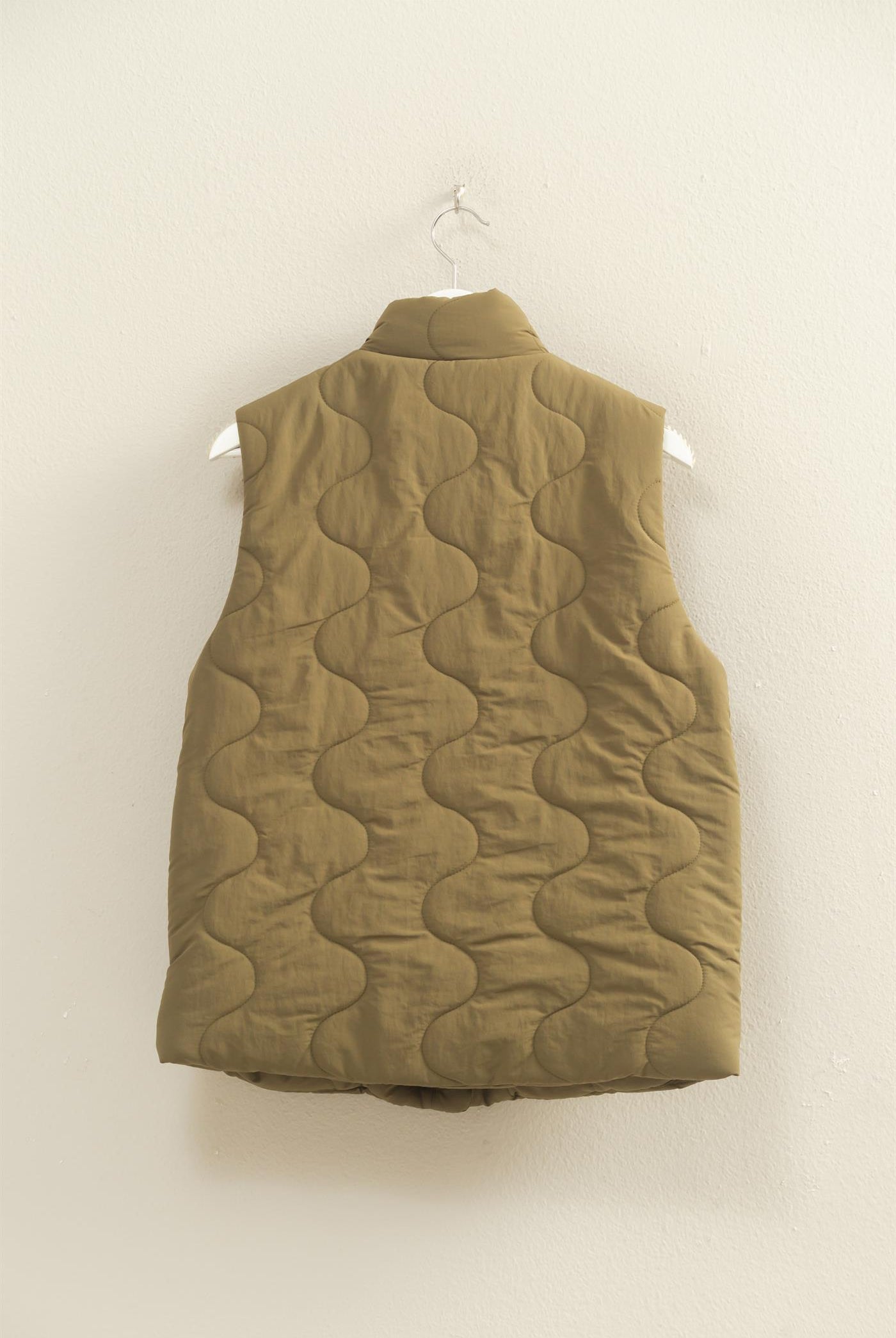 Wholesale Wave Quilted Ribbon Tie Detailed Puffer Vest Vests HF25E498 OLIVE HYFVE