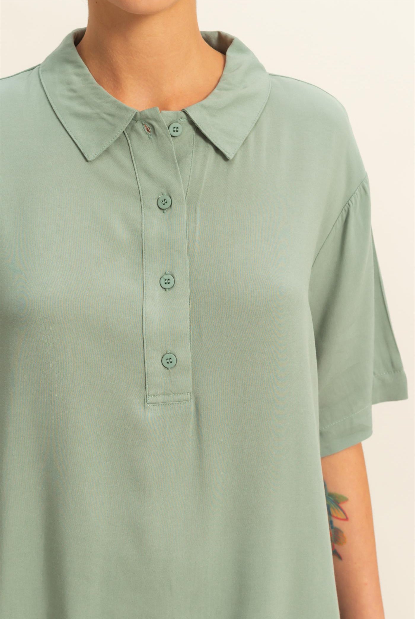 Wholesale Woven Half Button-Up Relaxed Top Clothing Tops DZ25C814 SAGE GREEN DOUBLE ZERO