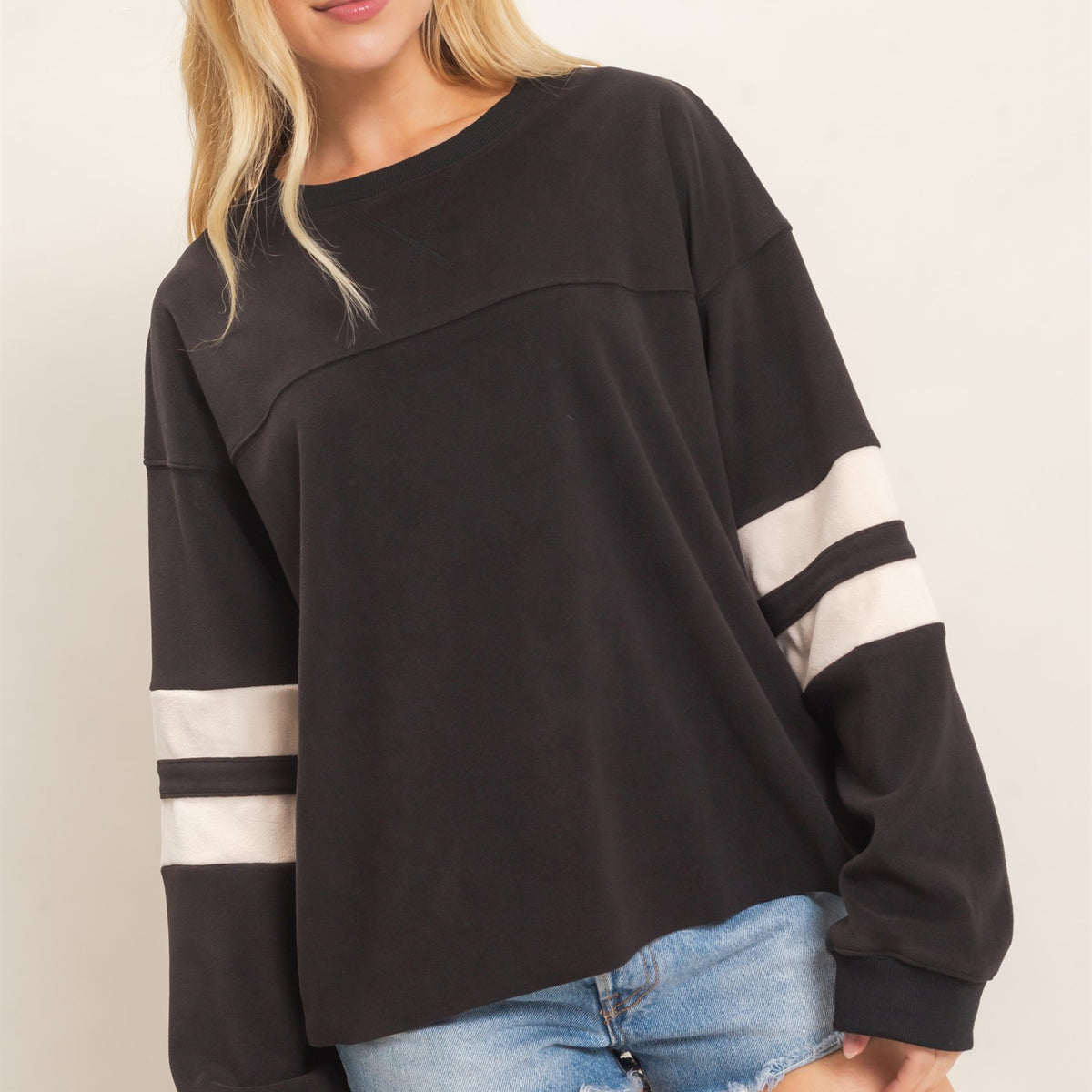 Wholesale Crew Neck Long Sleeve Sweatshirt Sweatshirts HF26E425 BLACK HYFVE