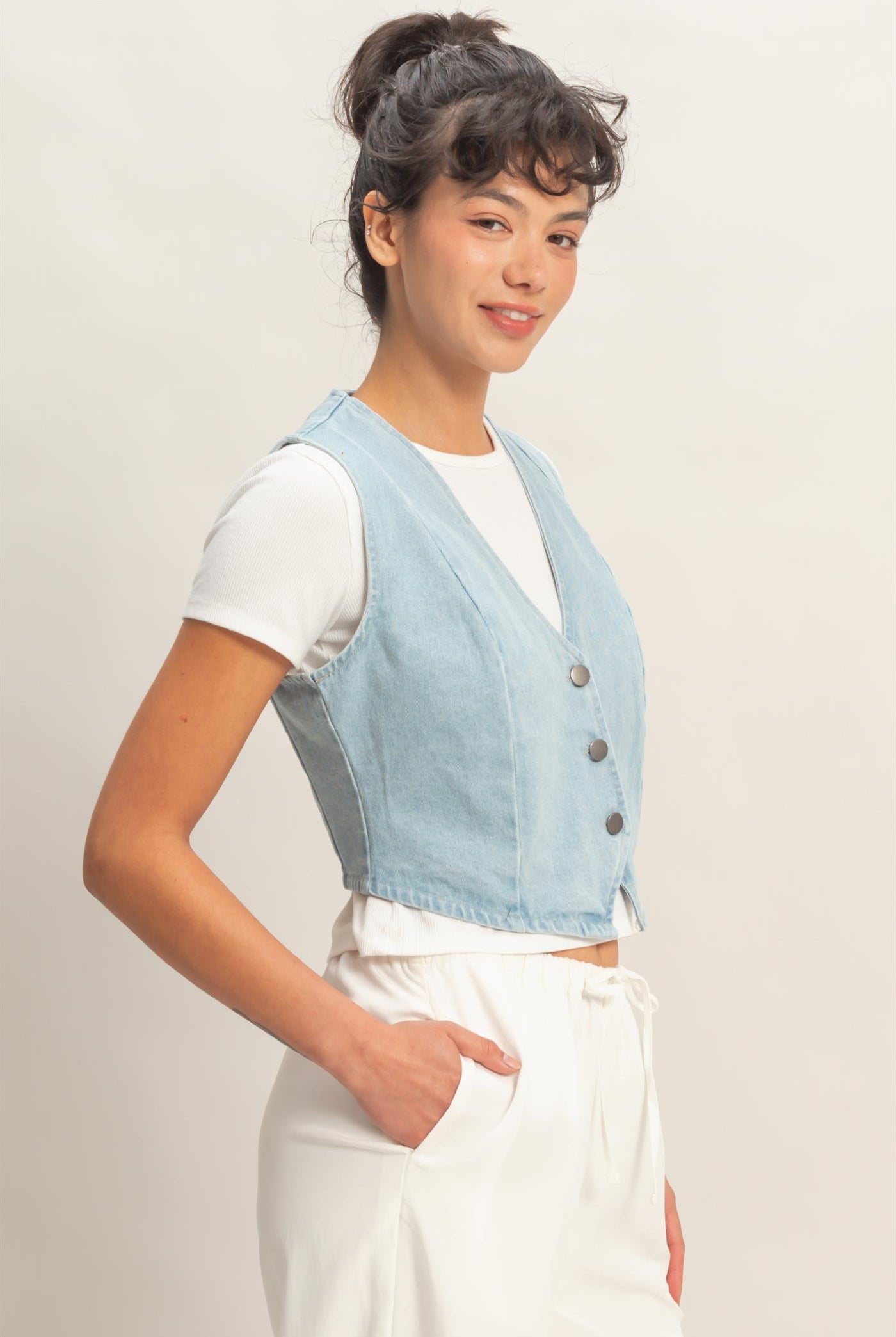 Wholesale V-Neck Sleeveless Denim Vest Clothing Tops DZ26C736 LIGHT BLUE DOUBLE ZERO