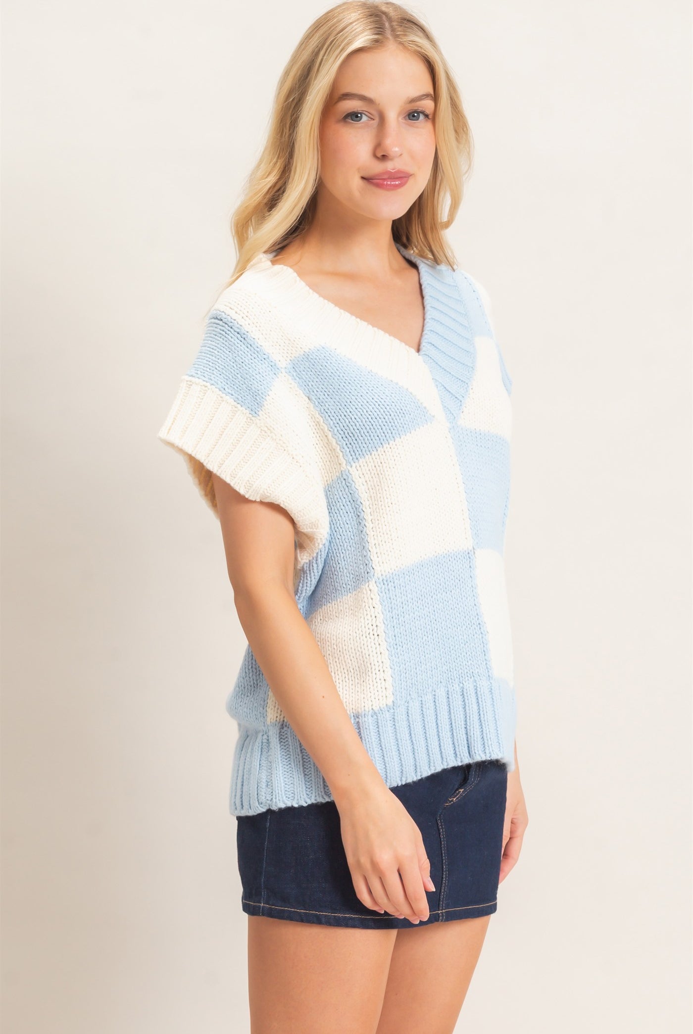 Wholesale Ribbed V-Neck Checkered Sweater Vest Sweaters HF26F180 BLUE HYFVE