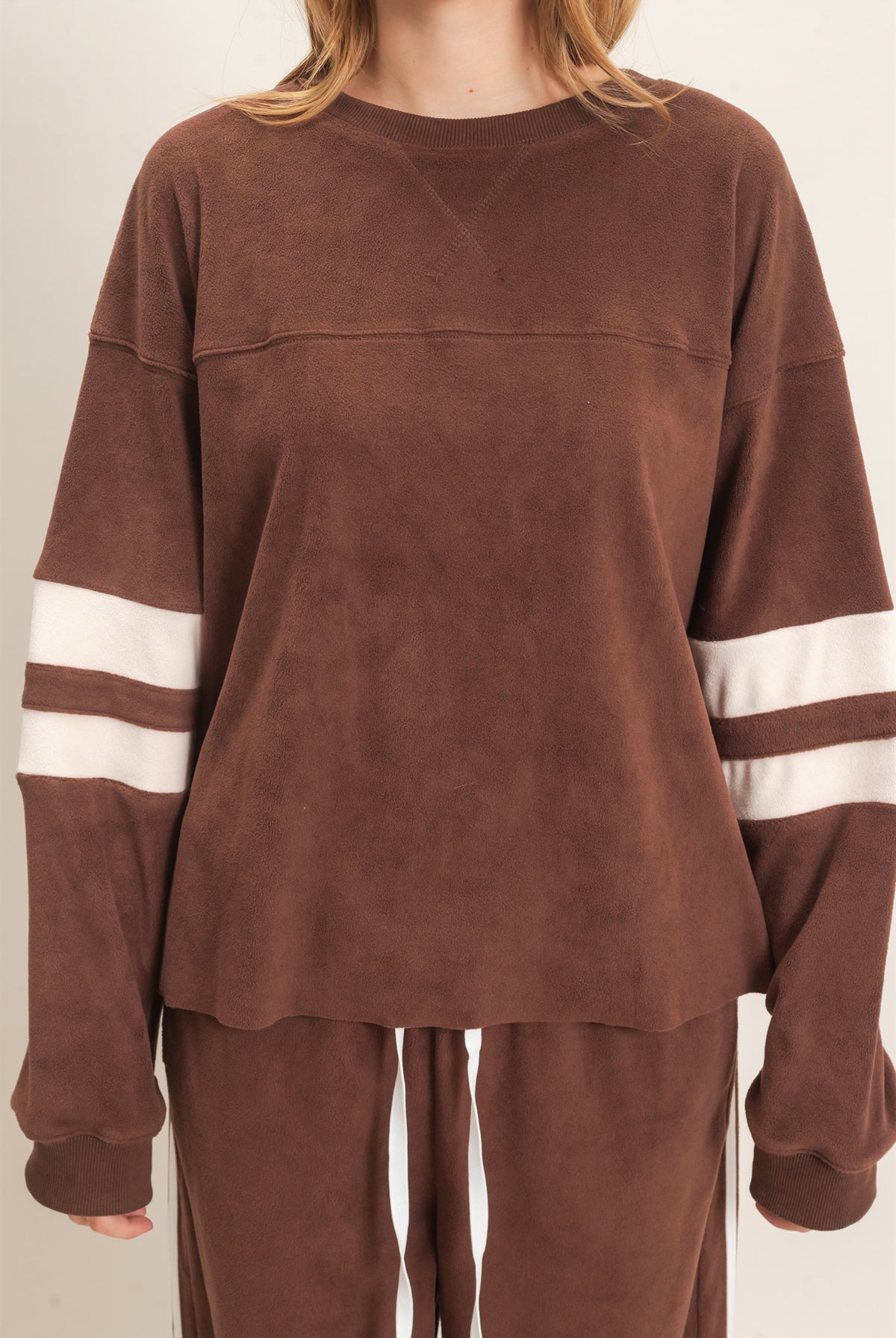 Wholesale Crew Neck Long Sleeve Sweatshirt Sweatshirts HF26E425 CHOCOLATE HYFVE