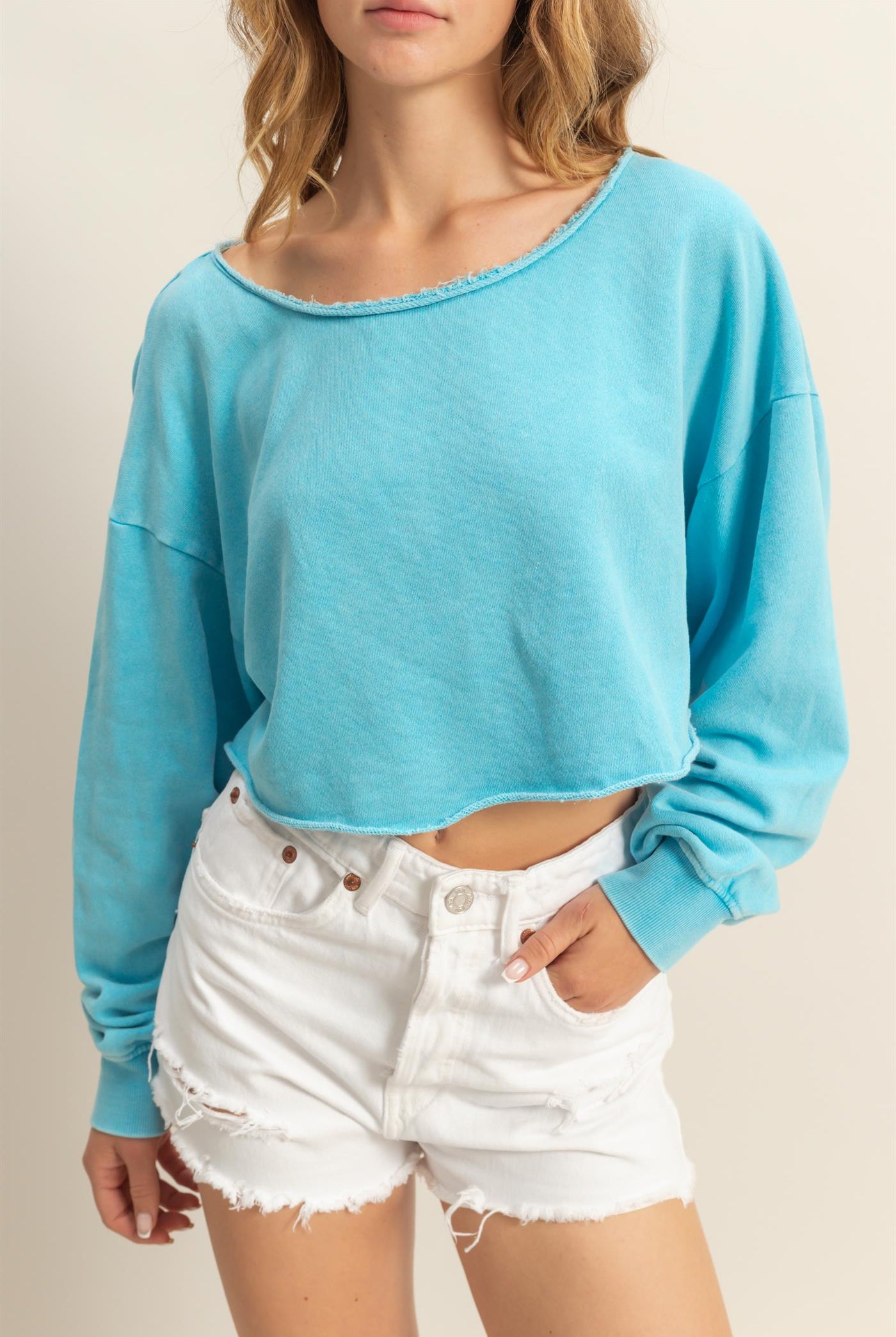 Wholesale Frayed Detail Long Sleeve Crop Top Sweatshirts DZ25A776 AQUA BLUE DOUBLE ZERO