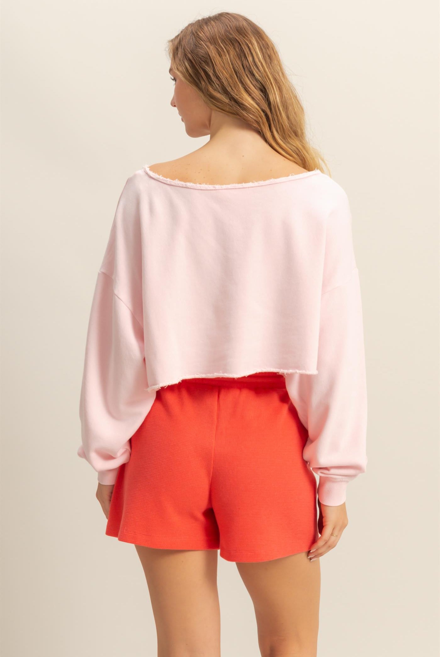 Wholesale Frayed Detail Long Sleeve Crop Top Sweatshirts DZ25A776 SOFT PINK DOUBLE ZERO
