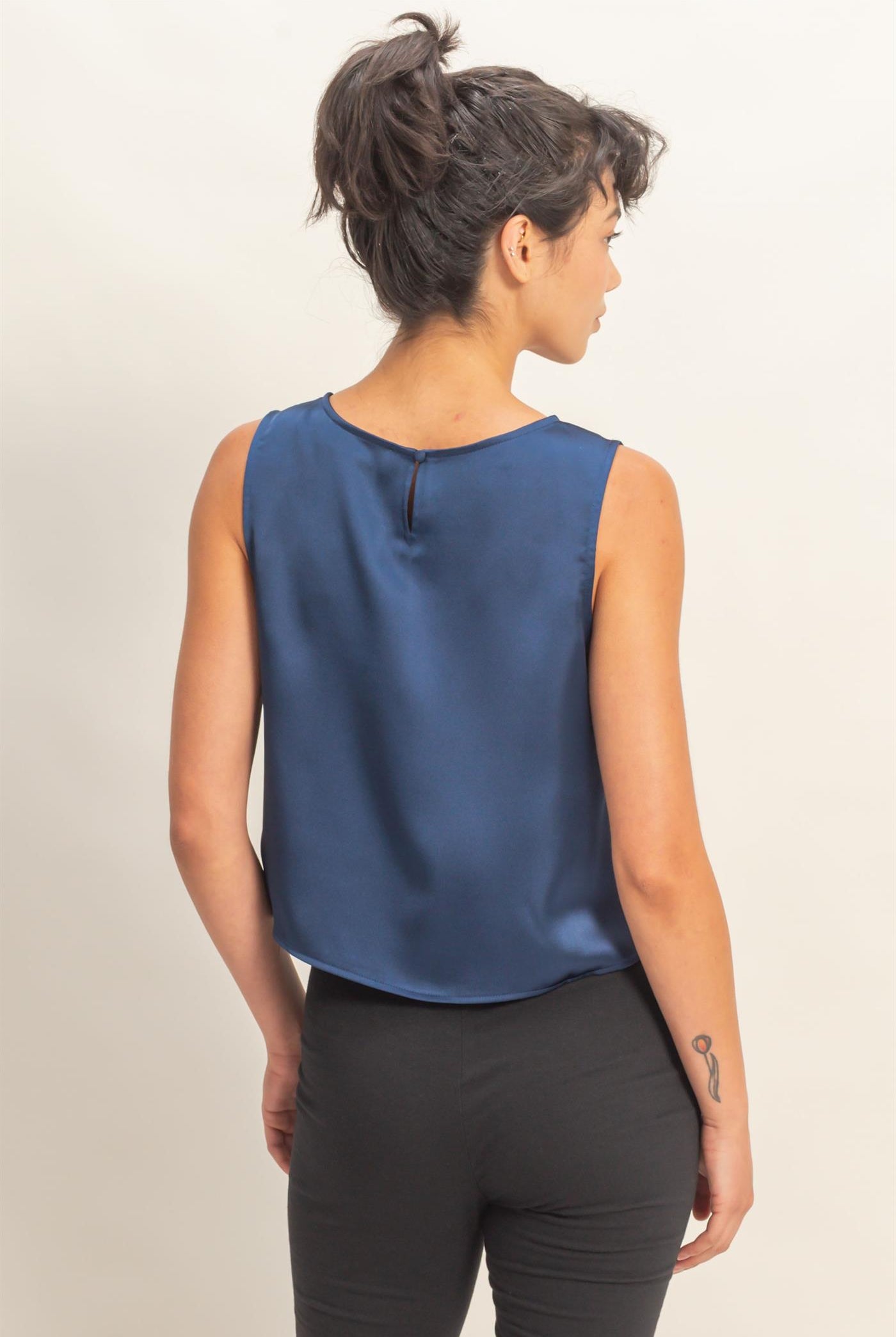 Wholesale Satin Sleeveless Round Neck Top With Back Keyhole Clothing Tops DZ26C084 NAVY DOUBLE ZERO
