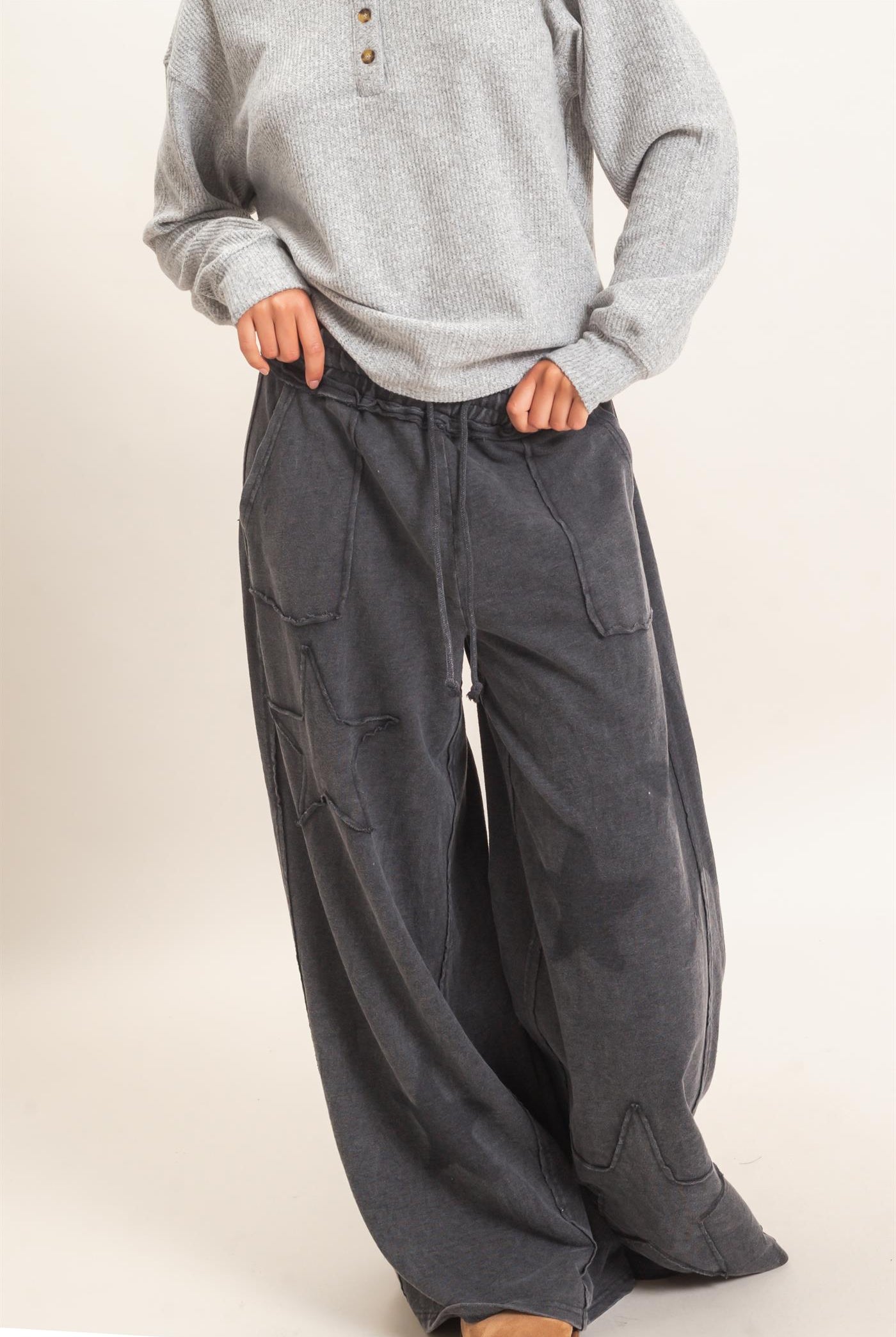 Wholesale Mineral Wash Star Patch And Print Wide Leg Pants Pants DZ26F060 BLACK DOUBLE ZERO
