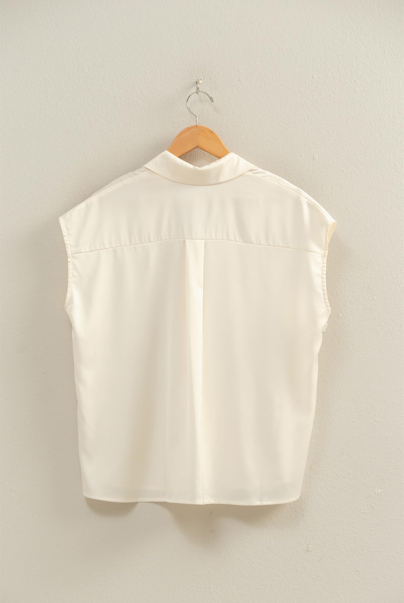 Wholesale Sleeveless Satin Button-Up Blouse Blouses DZ26A726 WHIP CREAM DOUBLE ZERO