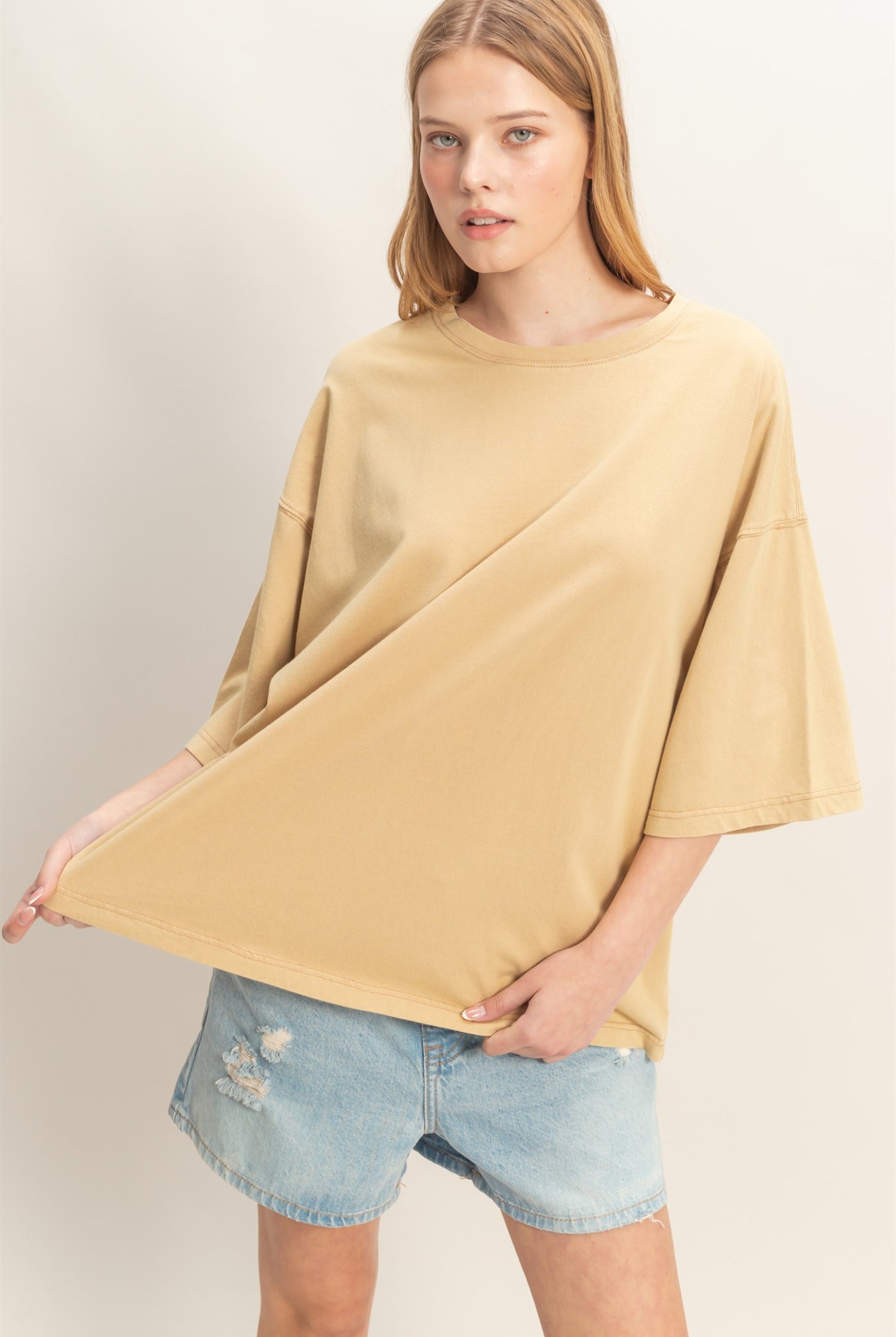 Wholesale Washed Oversized Crew Neck Top Shirts HF26A725 L.BROWN HYFVE
