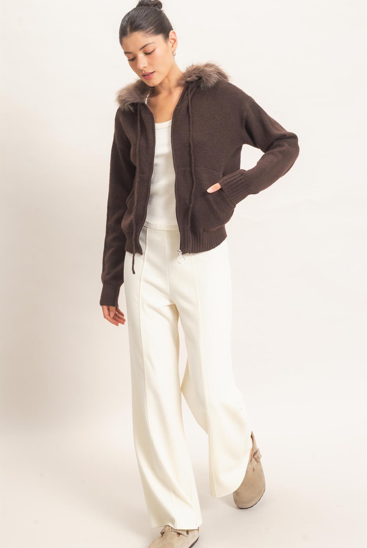 Wholesale Detachable Faux Fur Trim Zip-Up Hoodie Cardigans HF26F173 BROWN HYFVE
