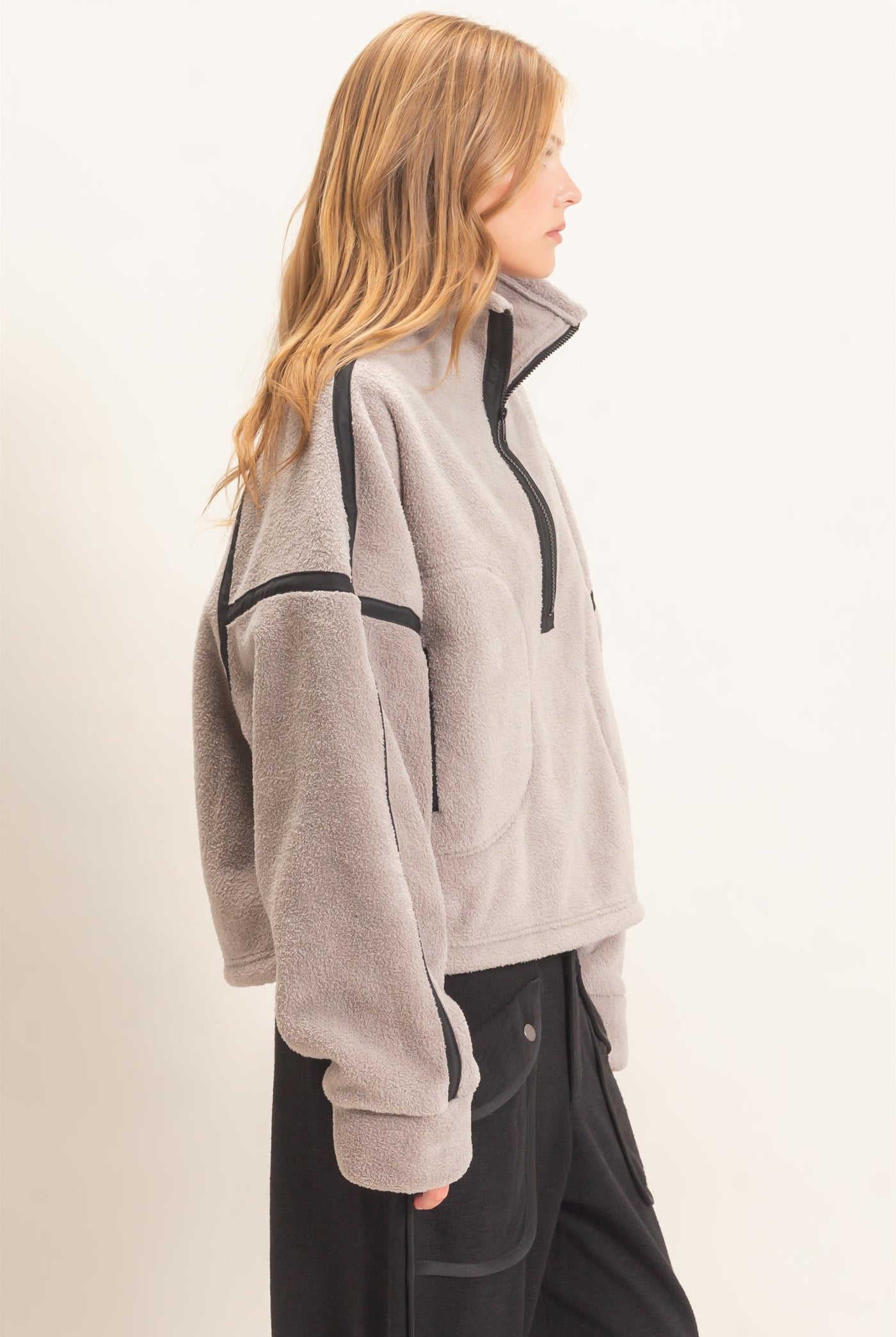 Wholesale Contrast Trim Half-Zip Fleece Pullover Outerwear HF26F206-D GRAY HYFVE