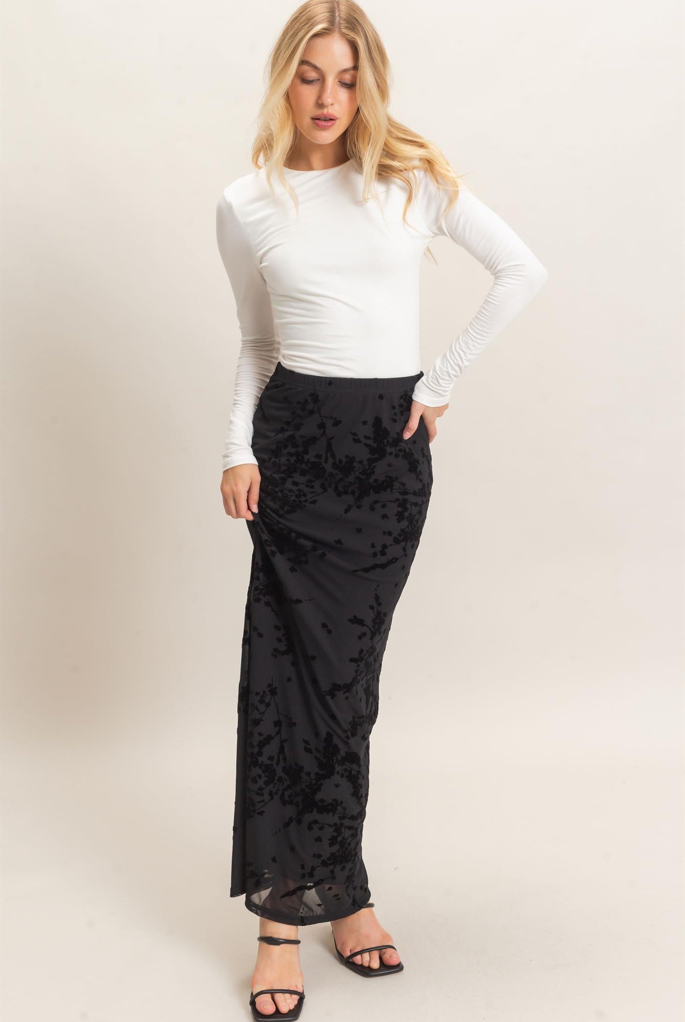 Wholesale Contrast Velvet Print Maxi Skirt Skirts HF26F221 BLACK HYFVE
