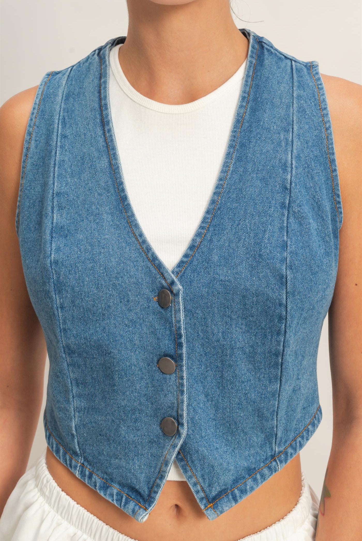 Wholesale V-Neck Sleeveless Denim Vest Clothing Tops DZ26C736 MEDIUM BLUE DOUBLE ZERO