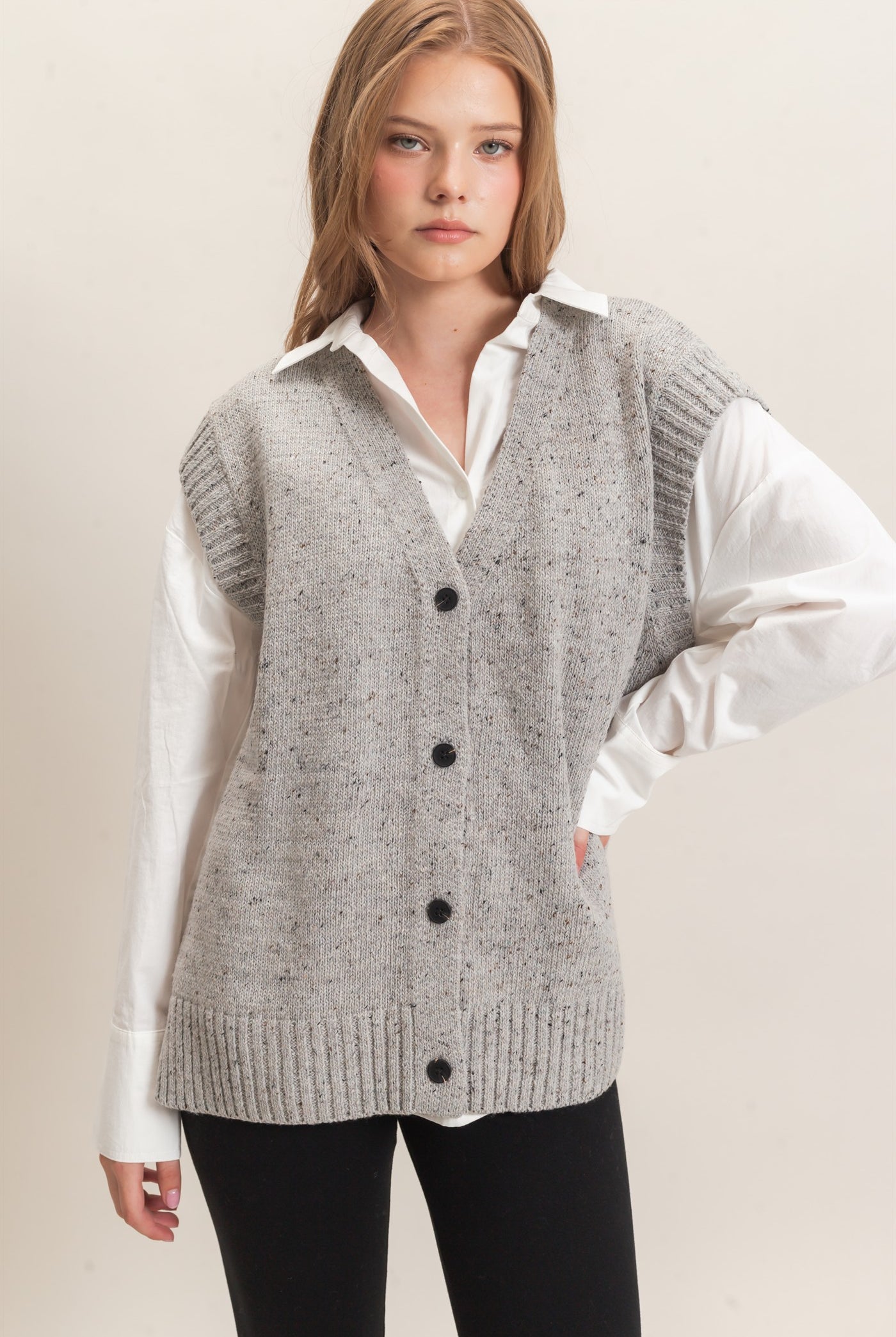 Wholesale V-Neck Knit Vest Sweaters HF26E484 GRAY HYFVE