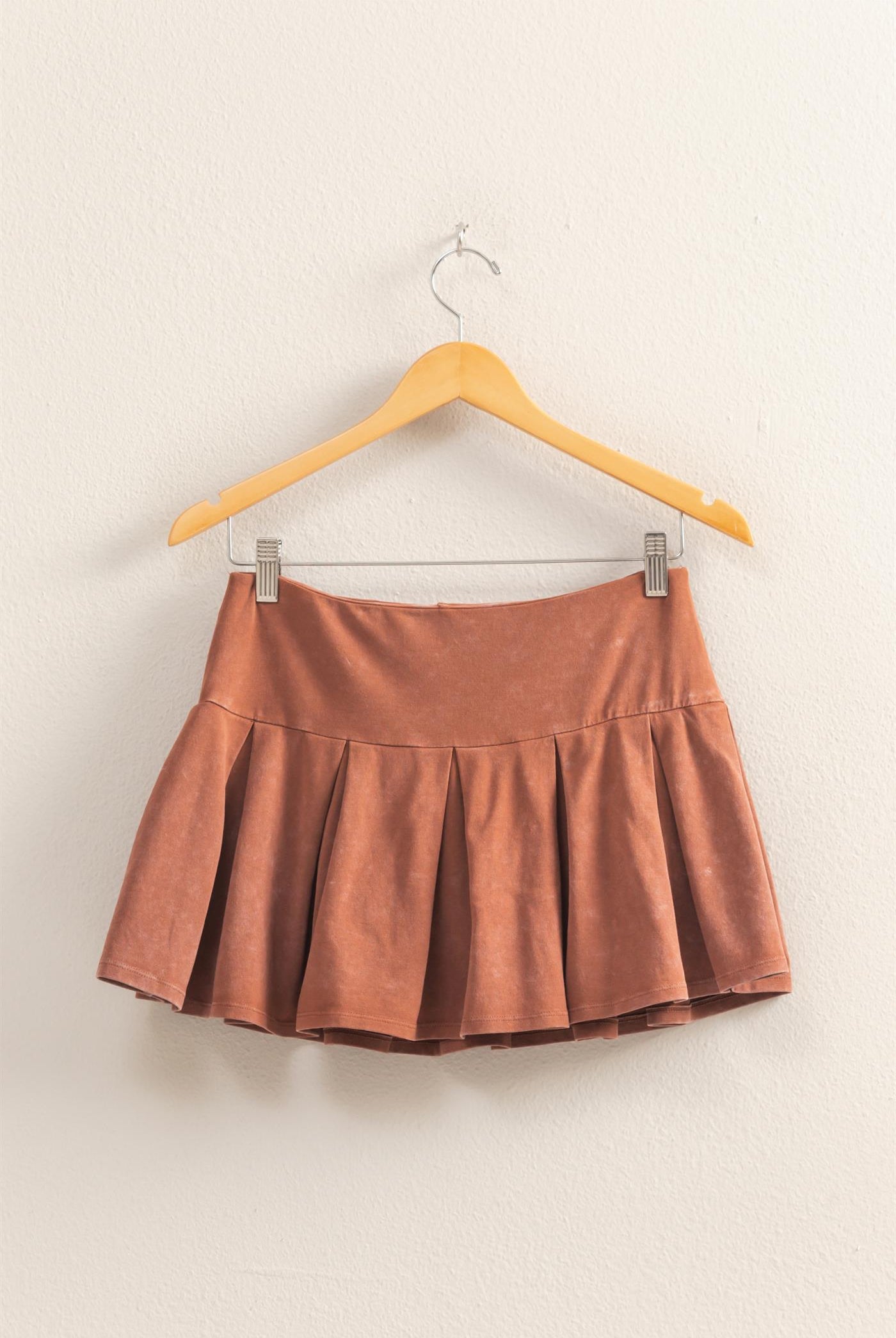 Wholesale Mid Rise Pleated Mini Skort Skorts DZ25A930 CHESTNUT DOUBLE ZERO