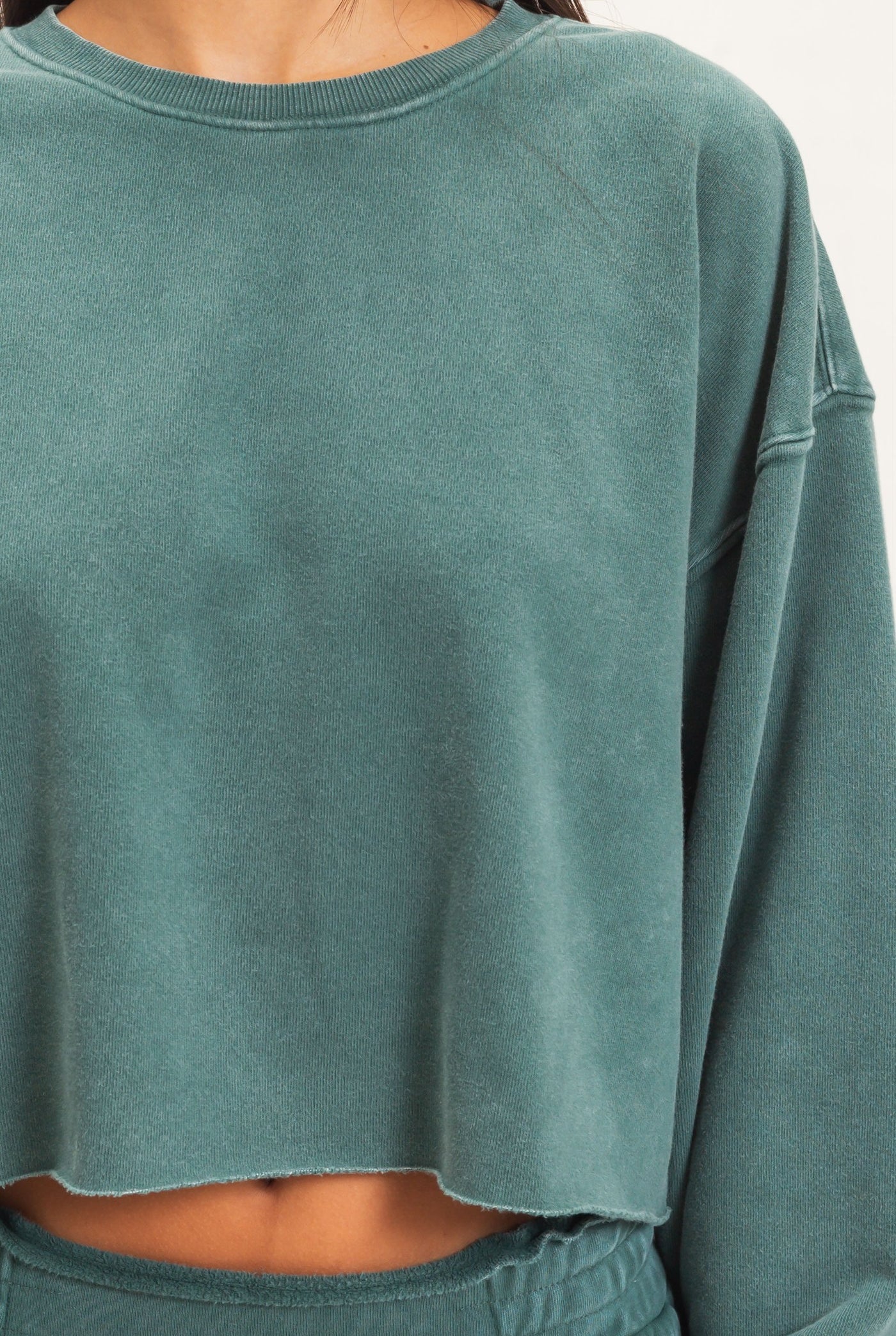 Wholesale Mineral Wash Raw Hem Cropped Sweatshirt Sweatshirts DZ26C968 DARK GREEN DOUBLE ZERO