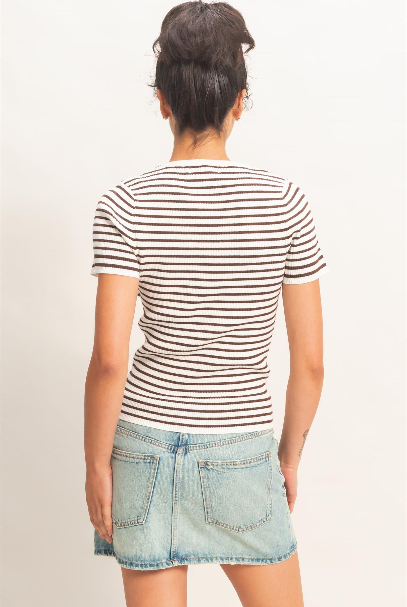 Wholesale Striped Ribbed Short Sleeve Crew Neck Knit Top Clothing Tops DZ26A450 CHOCOLATE DOUBLE ZERO