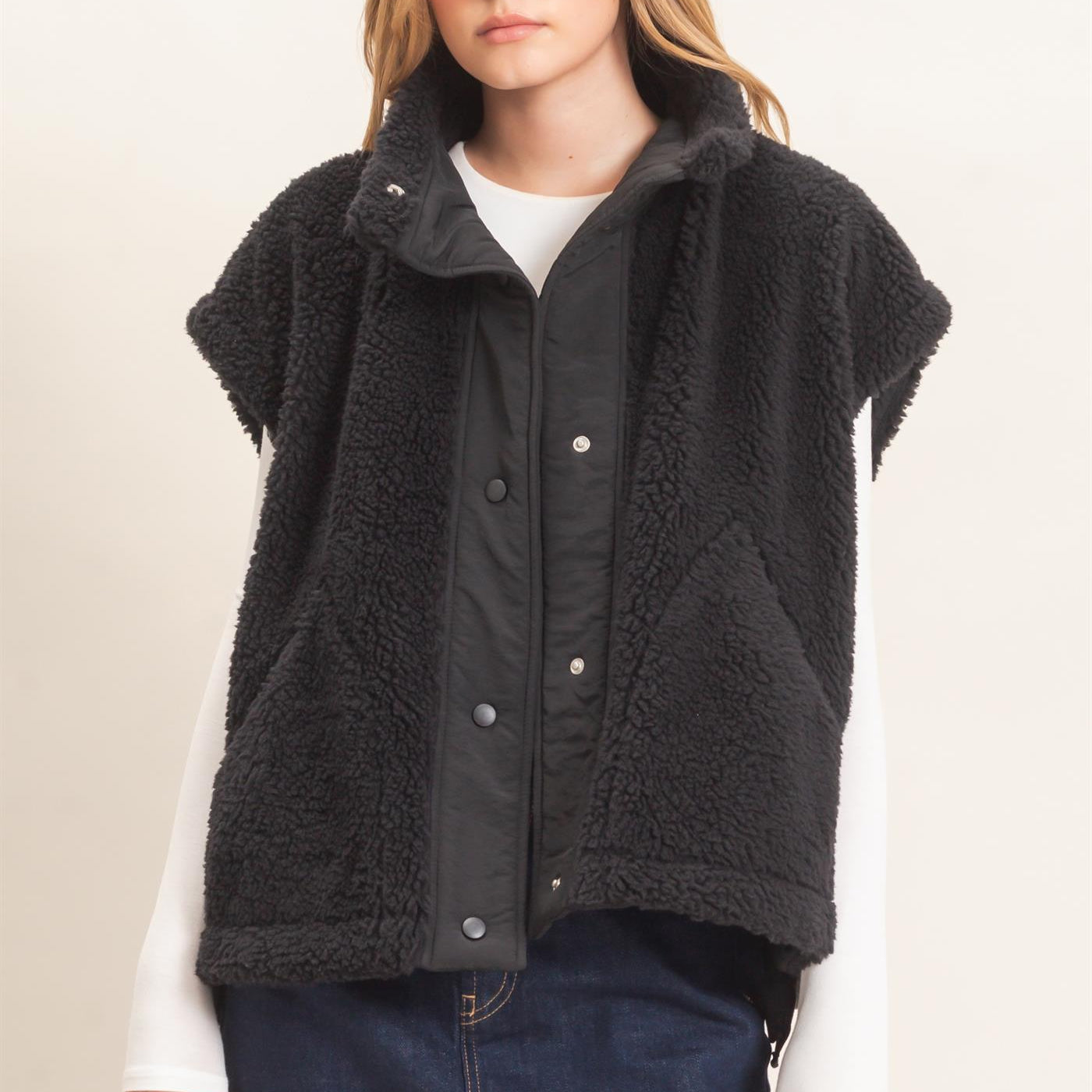 Wholesale Sherpa Vest With Snap Closure Outerwear HF26F131-D BLACK HYFVE