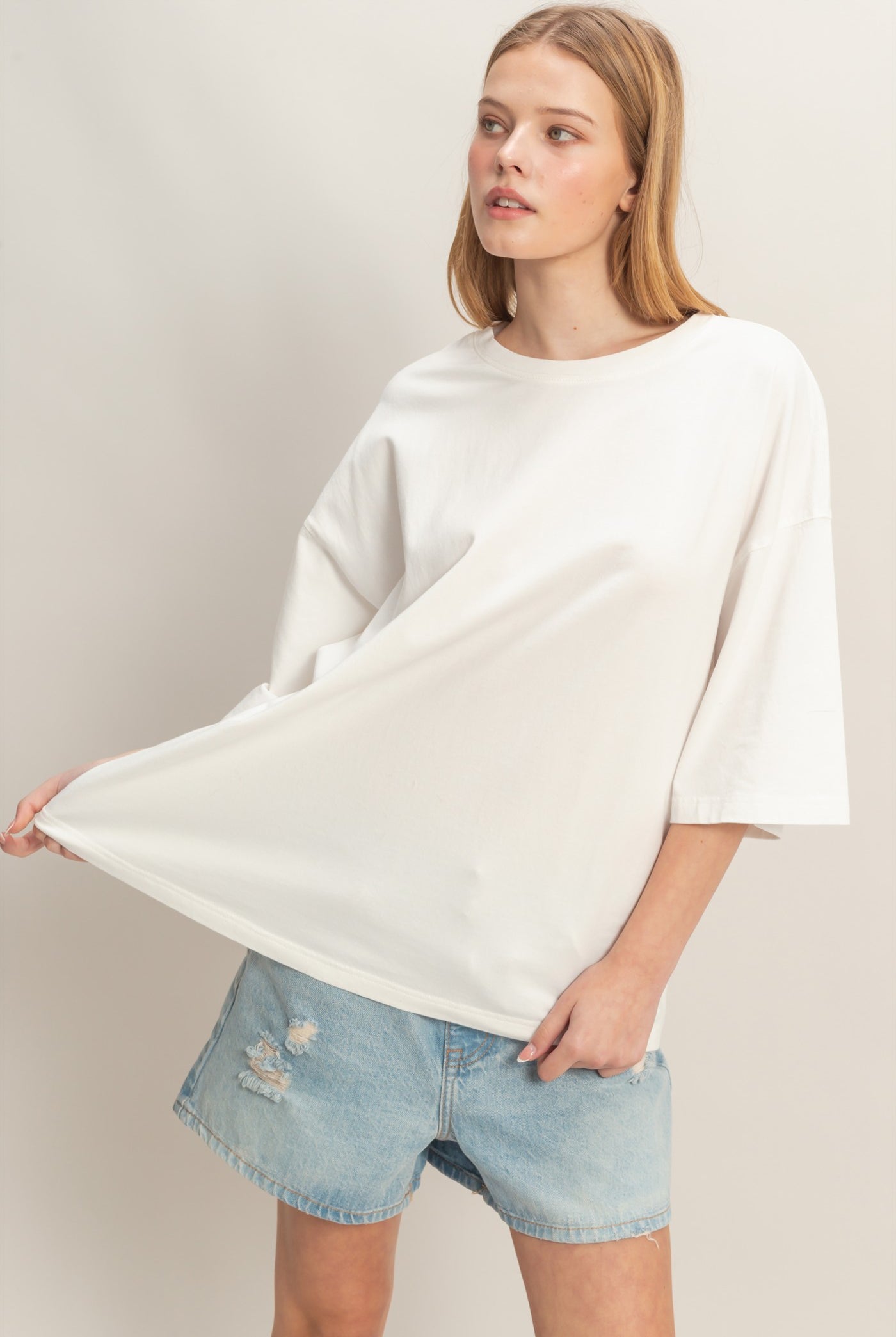 Wholesale Washed Oversized Crew Neck Top Shirts HF26A725 WHITE HYFVE