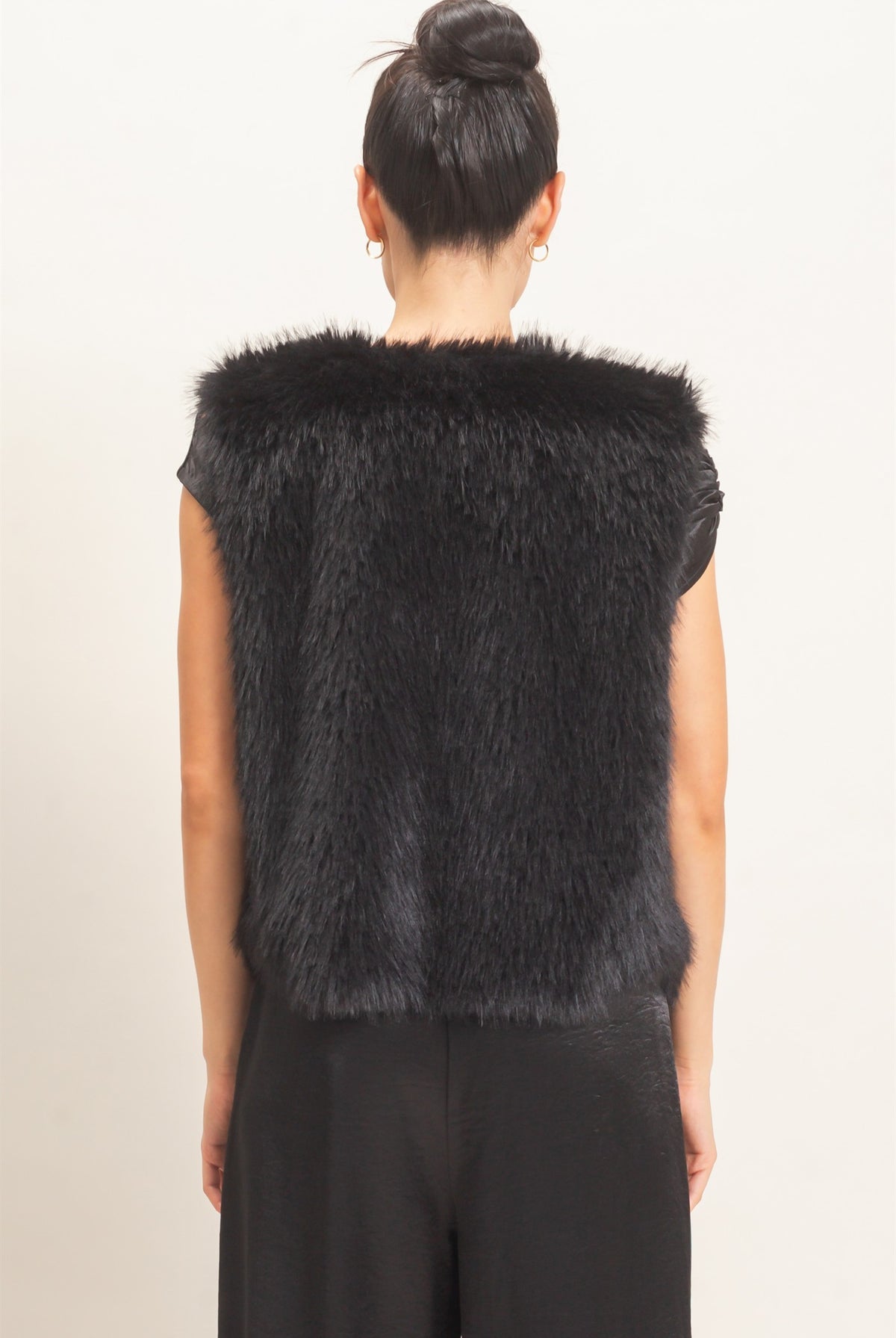 Wholesale Open-Front Faux Fur Vest Vests HF26F164 BLACK HYFVE